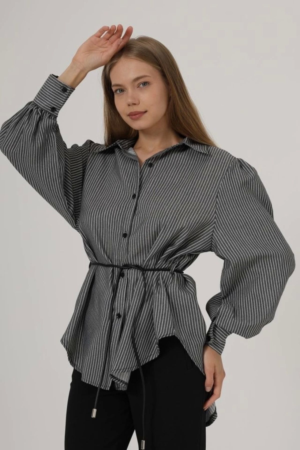 Butik Simli Çizgili Kemerli Gömlek - Siyah