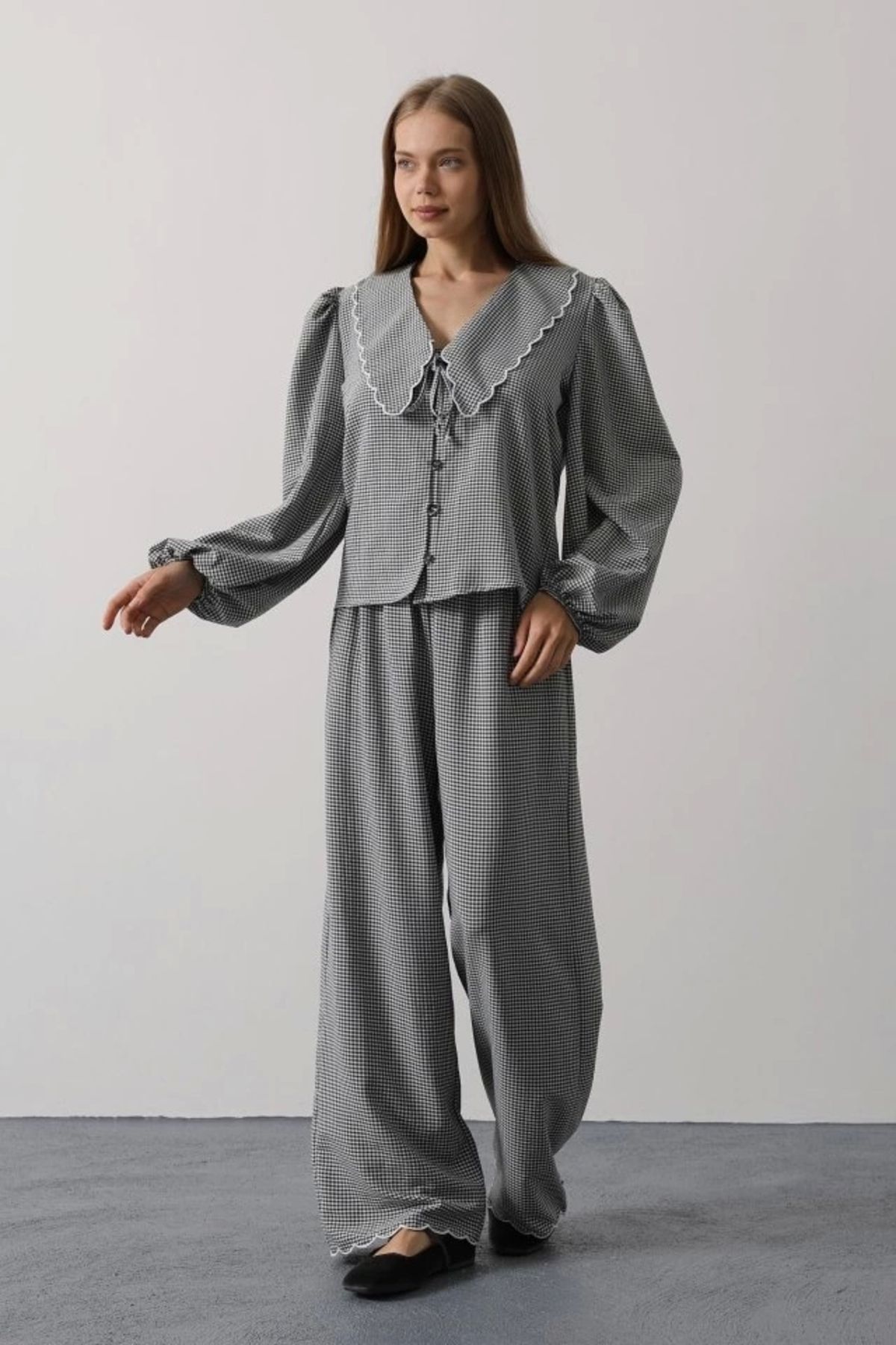 Butik İşlemeli Bebe Yakalı Pantolon Takım - Siyah