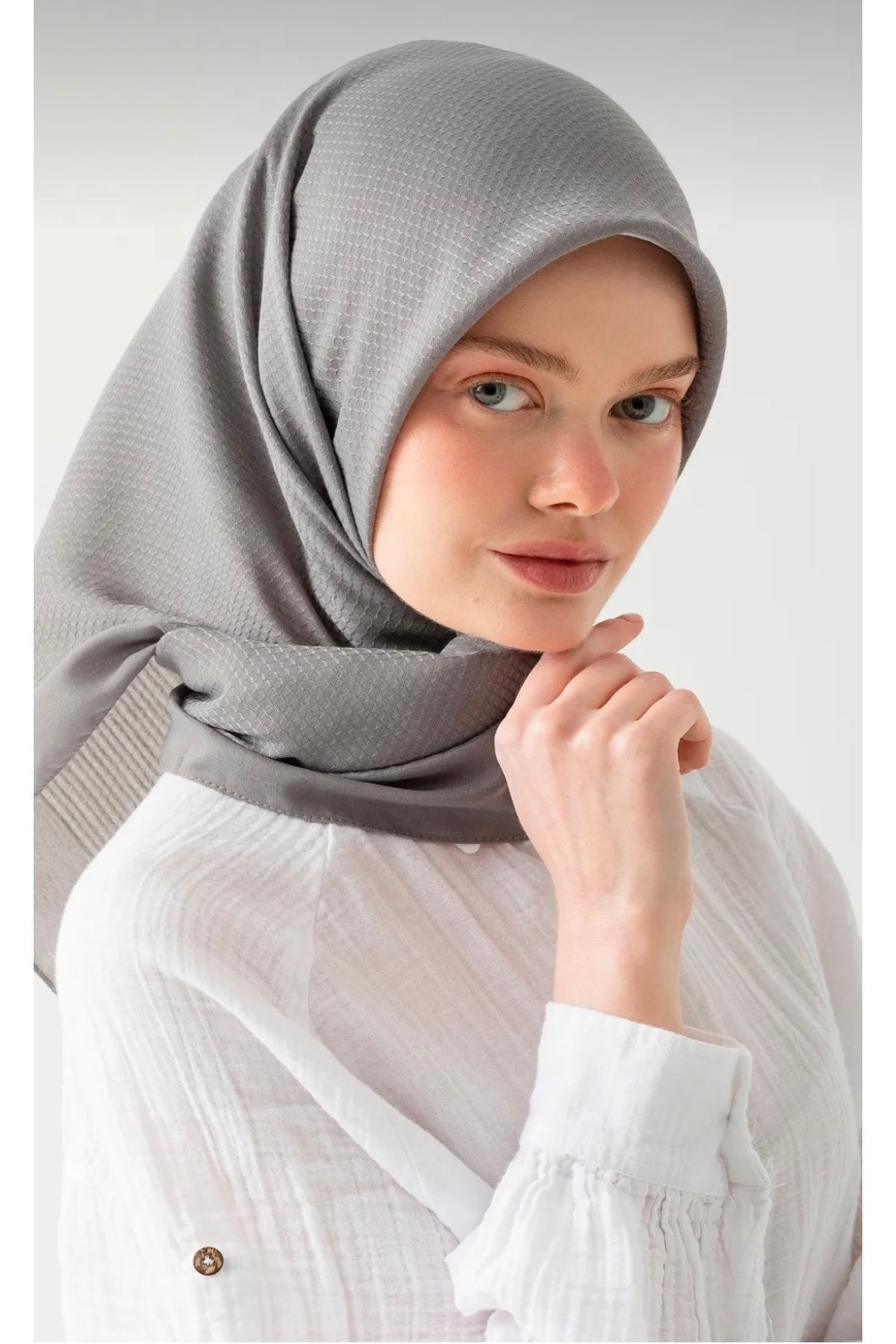 Minii Tuhafiye Jakarlı Pamuk Eşarp - 100x100 cm, Düz Desen, Soft Pamuk Eşarp, Şık Görünüm