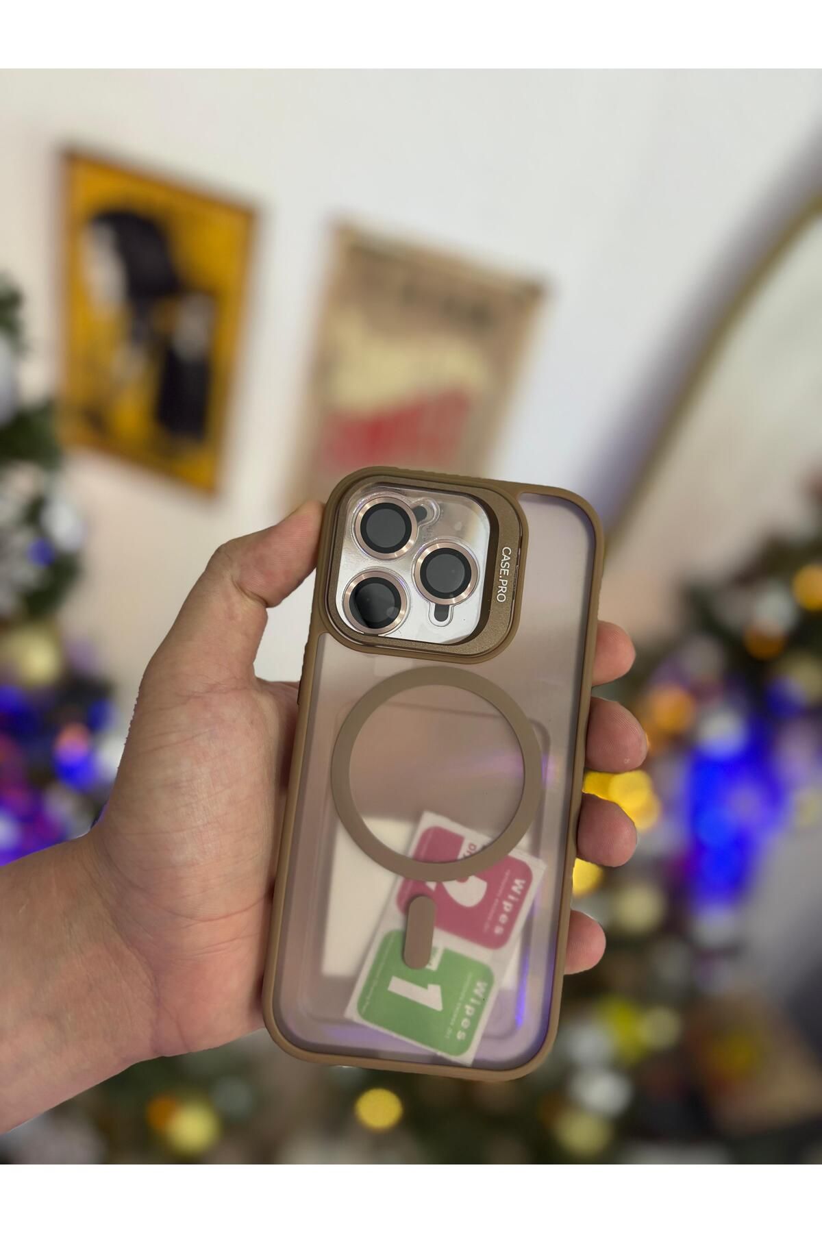 Kilif365 iPhone 16 Pro MagSafe Uyumlu Şeffaf Görünümlü Kamera Korumalı Tripodlu Telefon Kılıfı