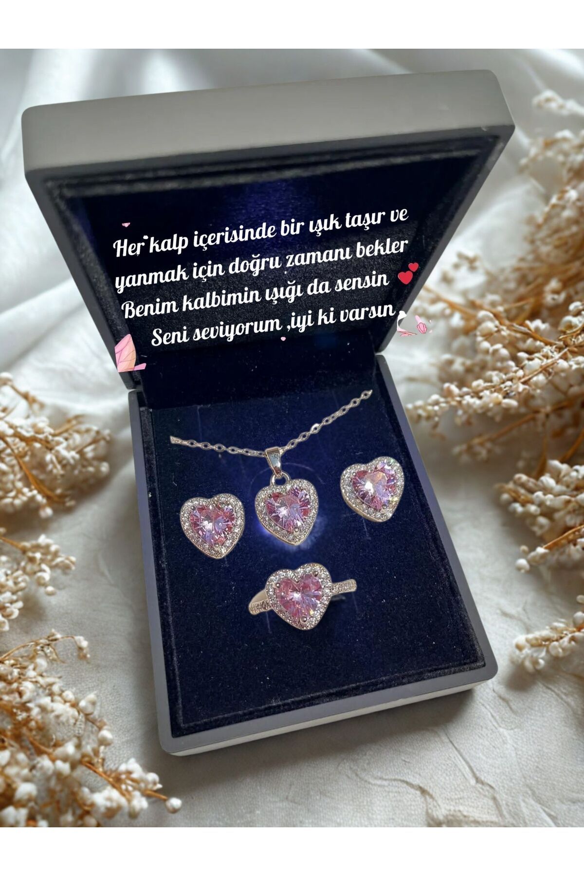 Perry Accesories ışıklı kutuda kararmaz çelik pembe taş kolye küpe ve yüzük takımı hediye seti ciddi ilişki seti