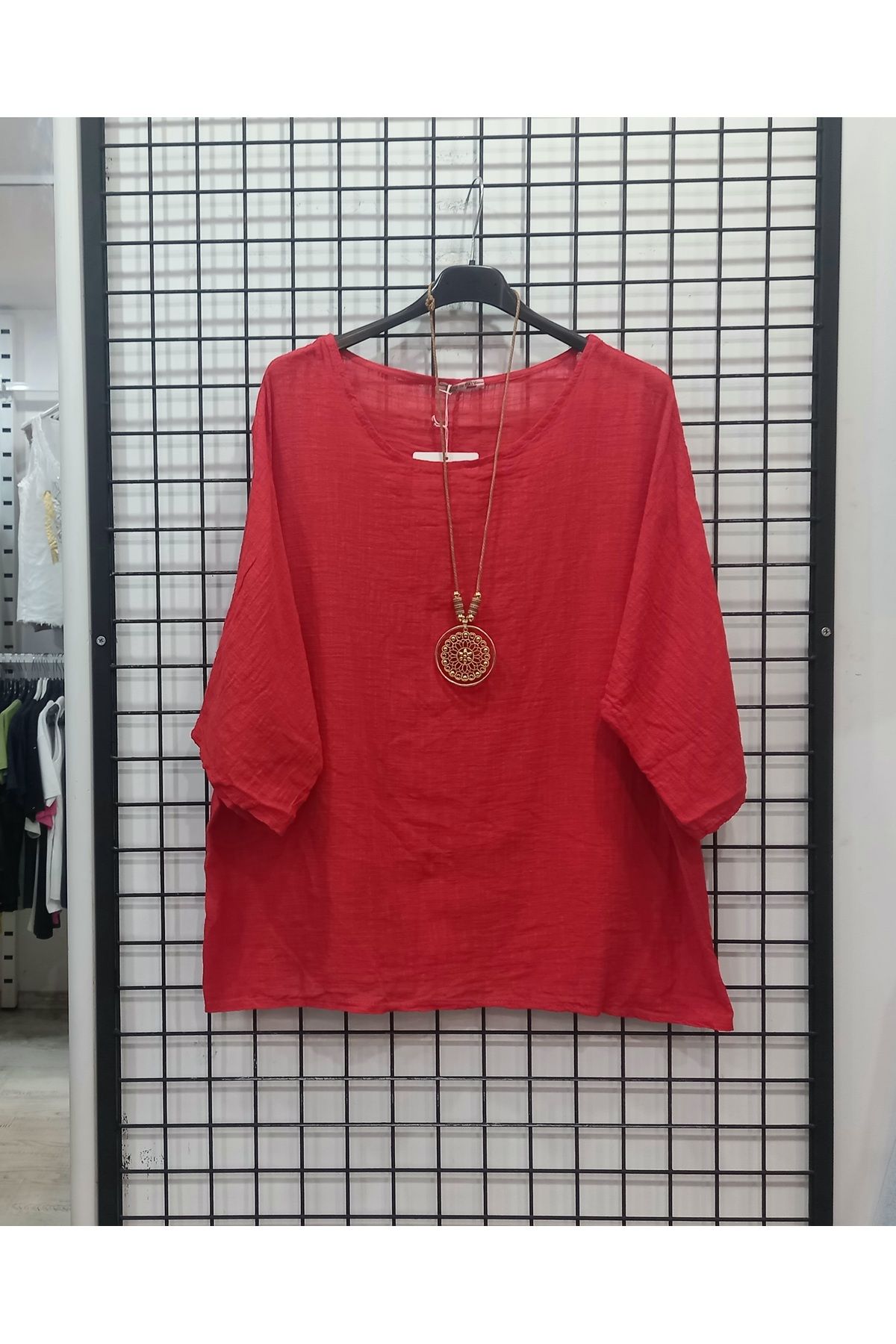 Butik Şans Düz Renk Kolye Detaylı İtalyan Bluz