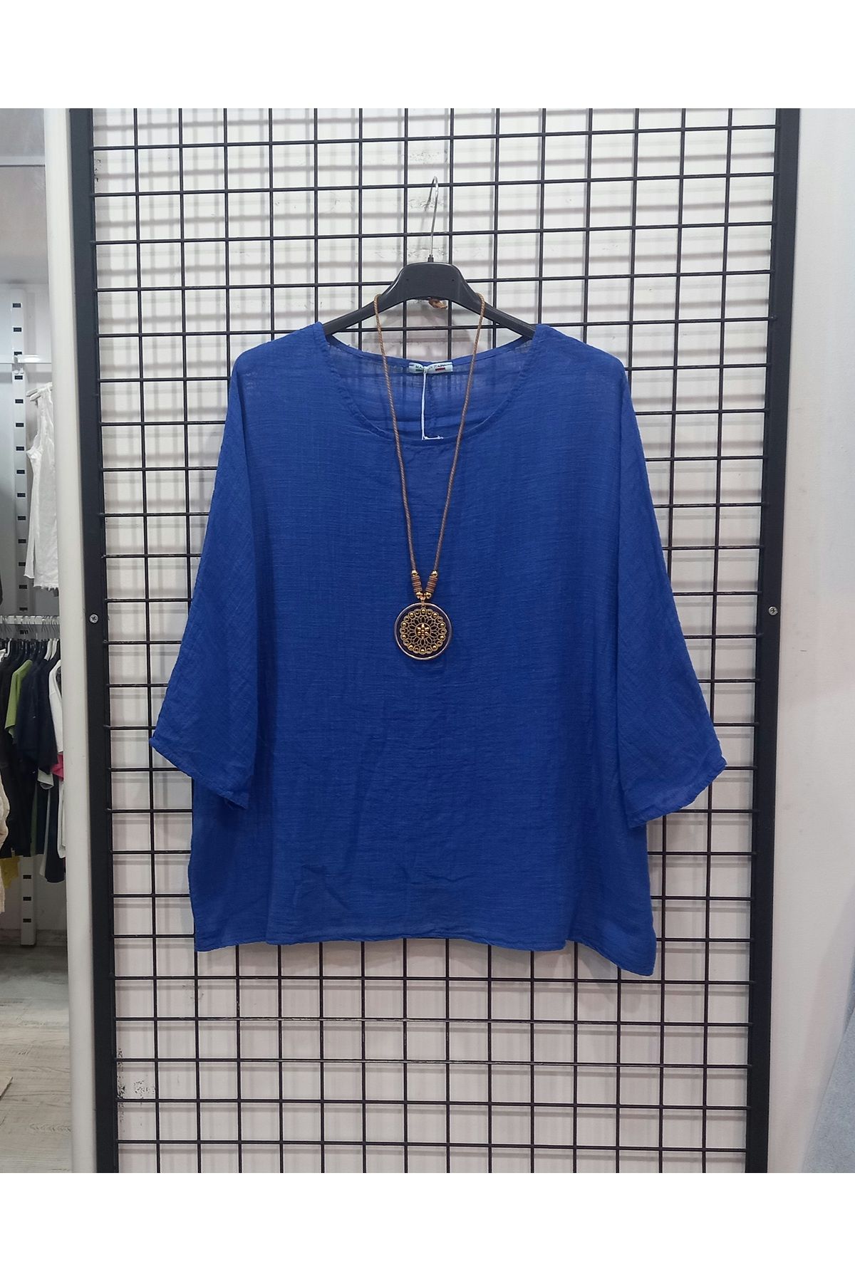Butik Şans Düz Renk Kolye Detaylı İtalyan Bluz