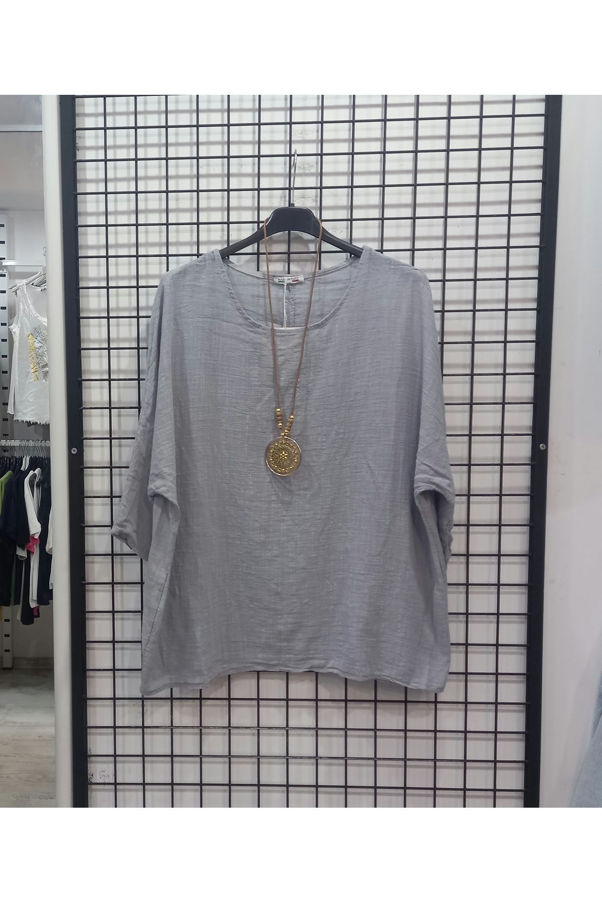 Butik Şans Düz Renk Kolye Detaylı İtalyan Bluz