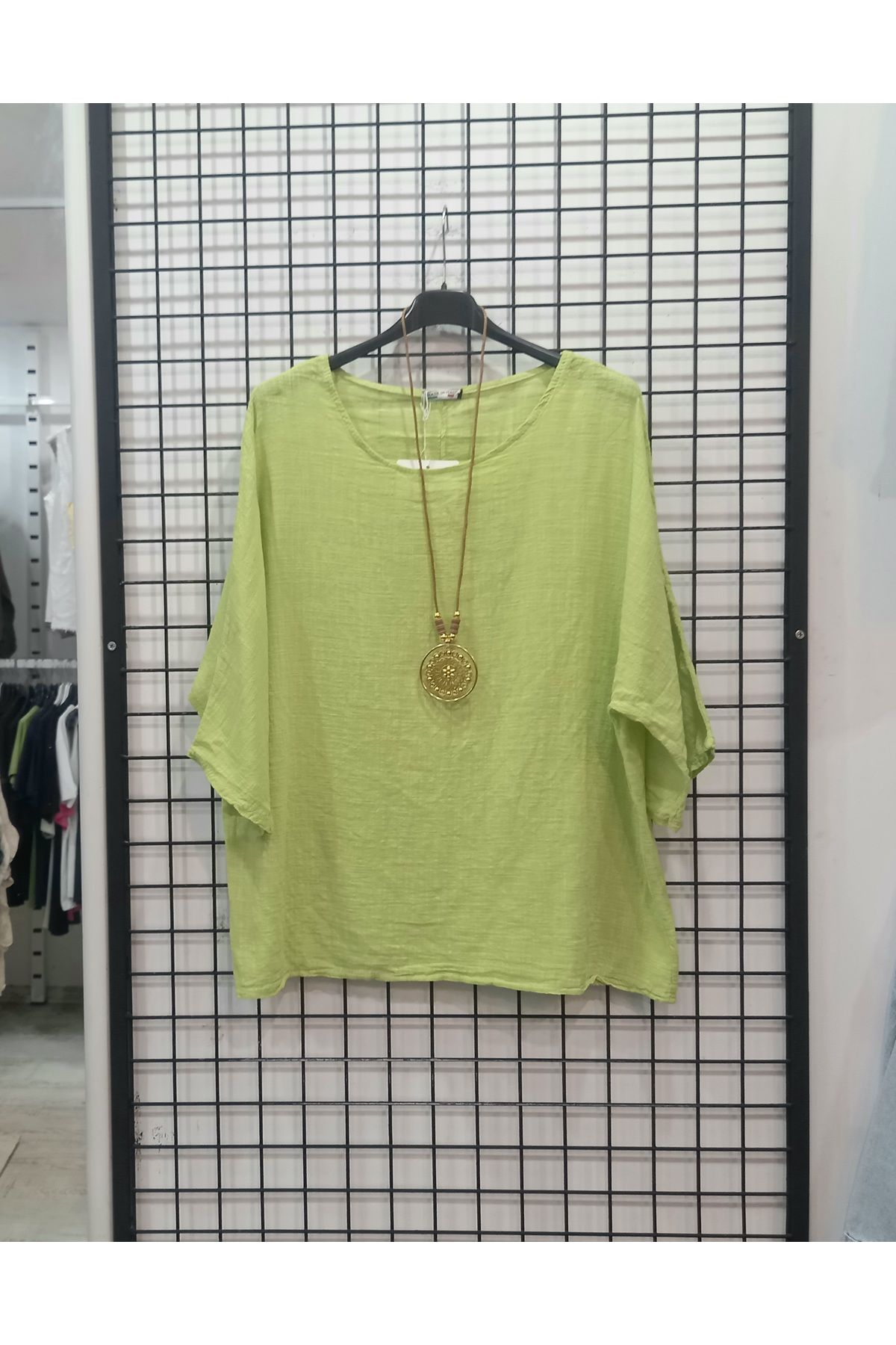 Butik Şans Düz Renk Kolye Detaylı İtalyan Bluz