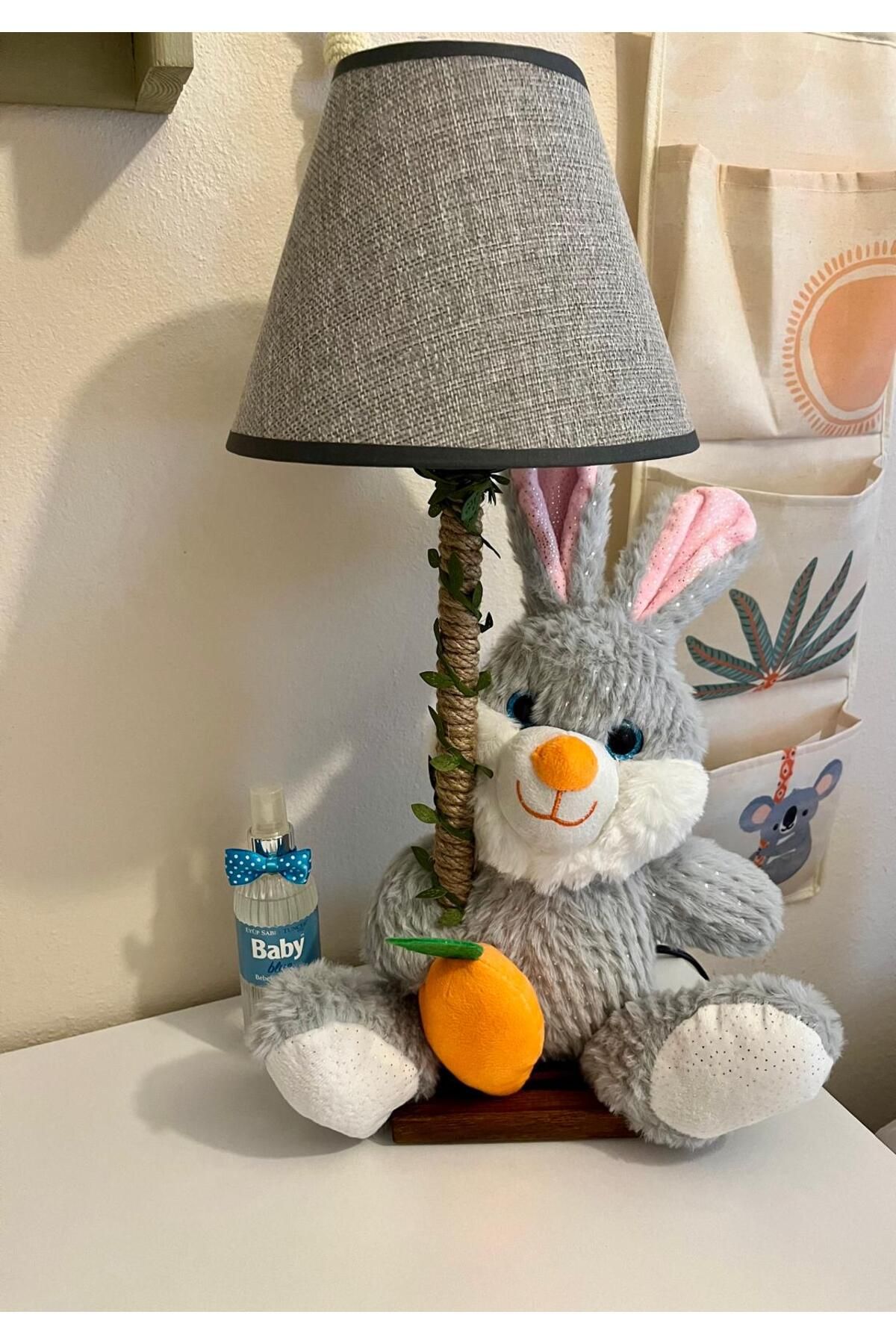 Tiny Desing Accessorıes Peluş Oyuncaklı Halat Abajur (Bebek&Çocuk odası) (Havuçlu Tavşan)