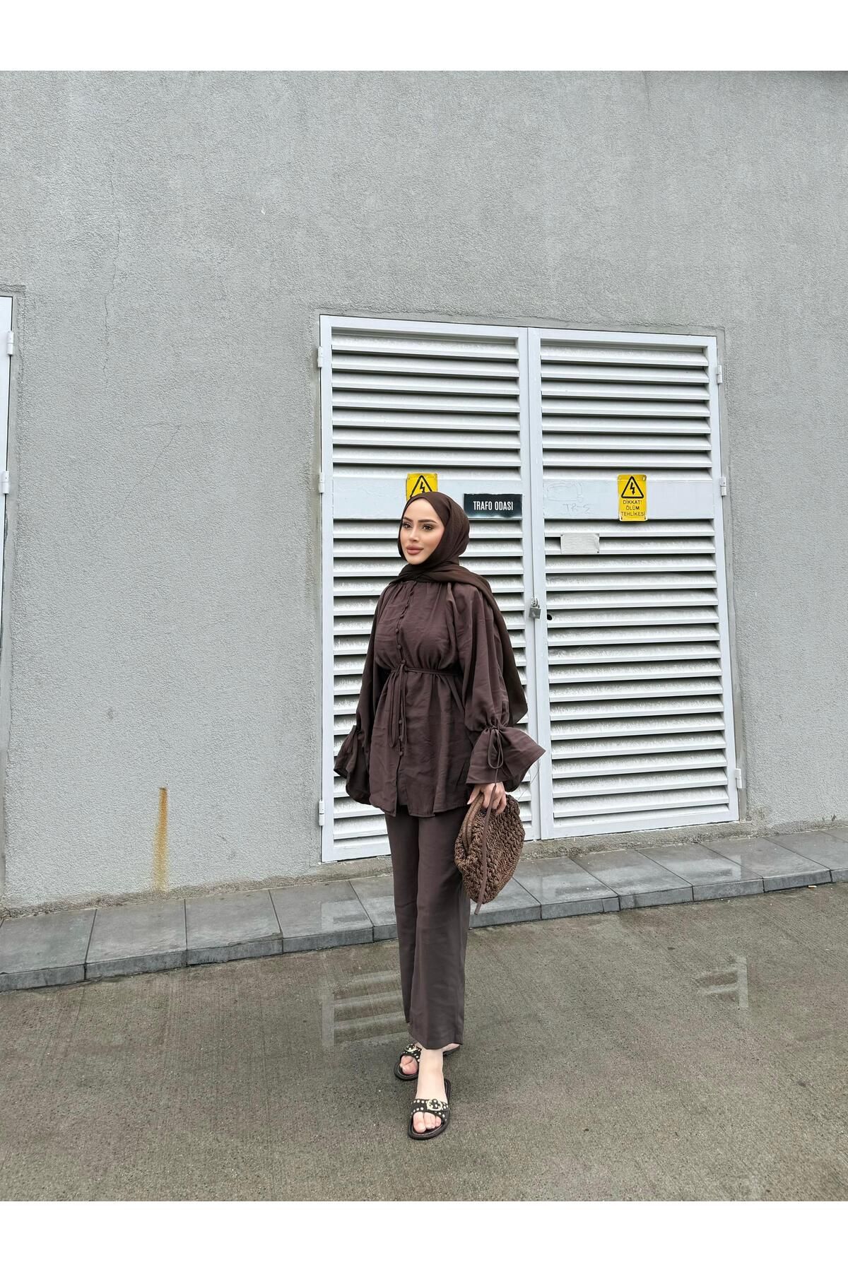 Miraydın Butik Kadın Birit Düğmeli Koldan Büzgülü Pantolon Takım M41284 - Kahverengi