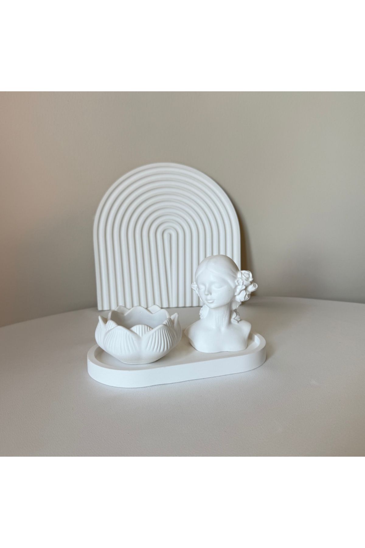 N&E Studio 3'lü Beyaz Dekoratif Set, Lotus Mumluk, Mini Kız Heykel, Sunum Tabağı