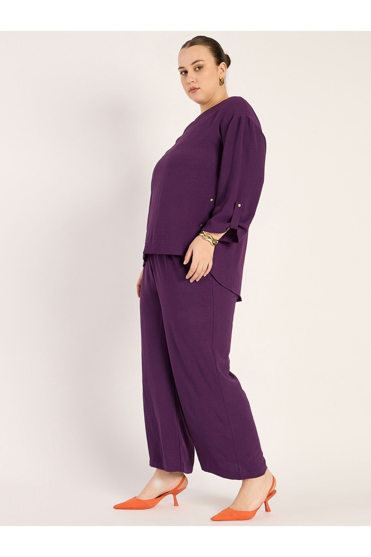 Femmella By Styli-طقم بلوزة سادة بأزرار مع بنطلون 4