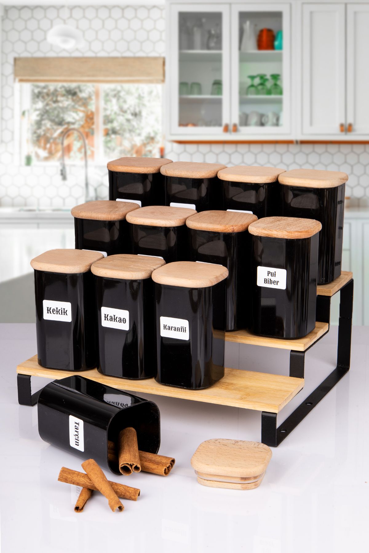 naturelove 12'Li Standlı Doğal Ahşap Vakumlu Kapaklı Siyah Model Akrilik Baharatlık 300ML Etiketli