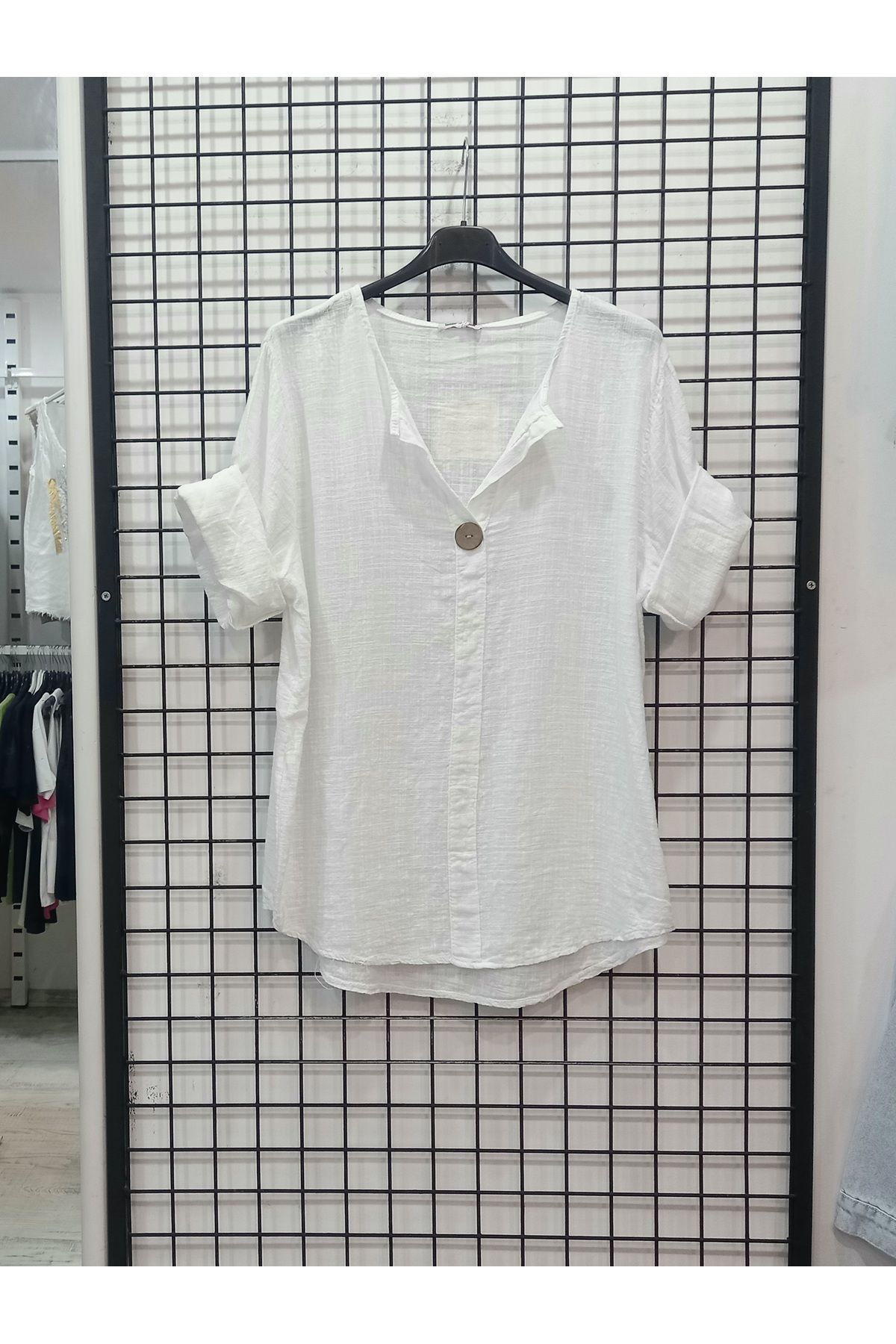 Butik Şans Düğme Detaylı Düz Renk Truvakar Kol İtalyan Bluz