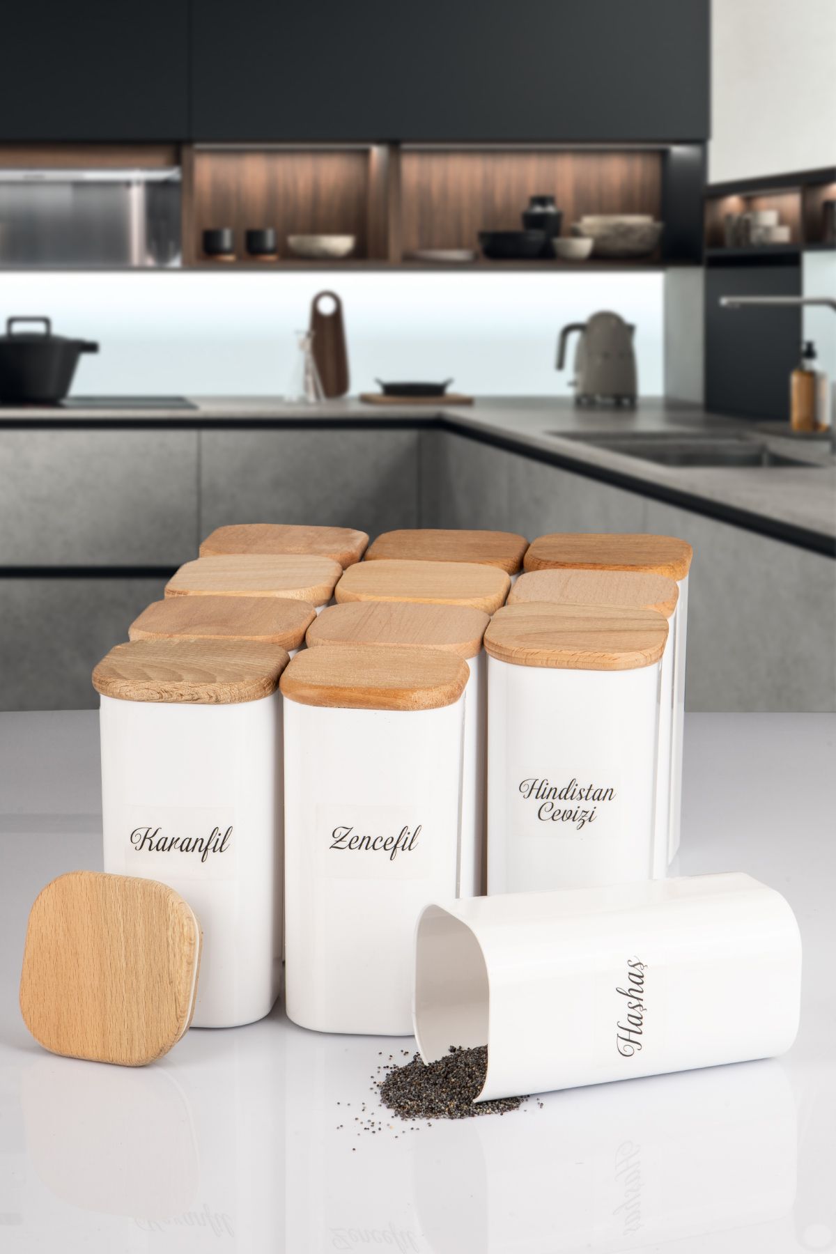 naturelove 12'Li Doğal Ahşap Vakumlu Kapaklı Porselen Görünümlü Akrilik Baharatlık 300ML Etiketli