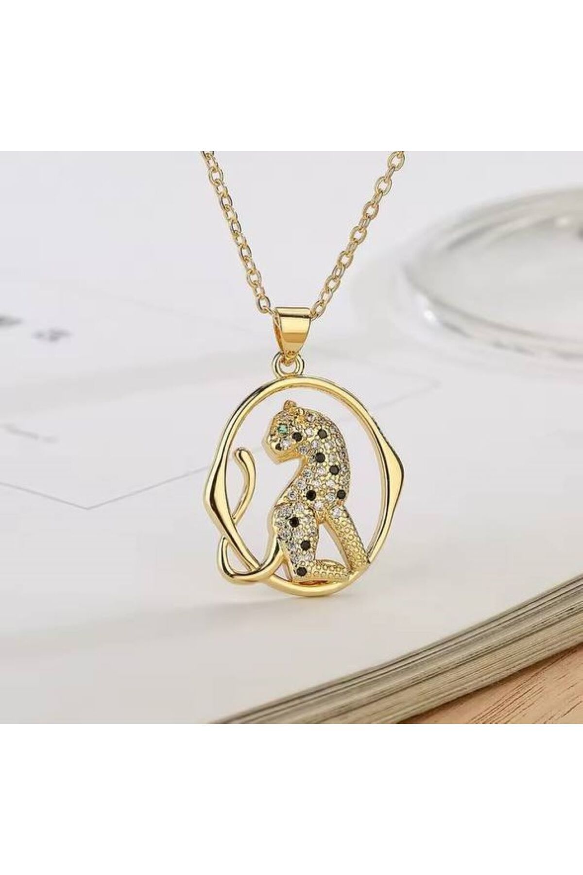 Herşey Nota Zirkon Taşlı Panter Figürlü Kadın Kolye – Gold Renk Paslanmaz Çelik, 55 cm Güç ve Asalet Temalı
