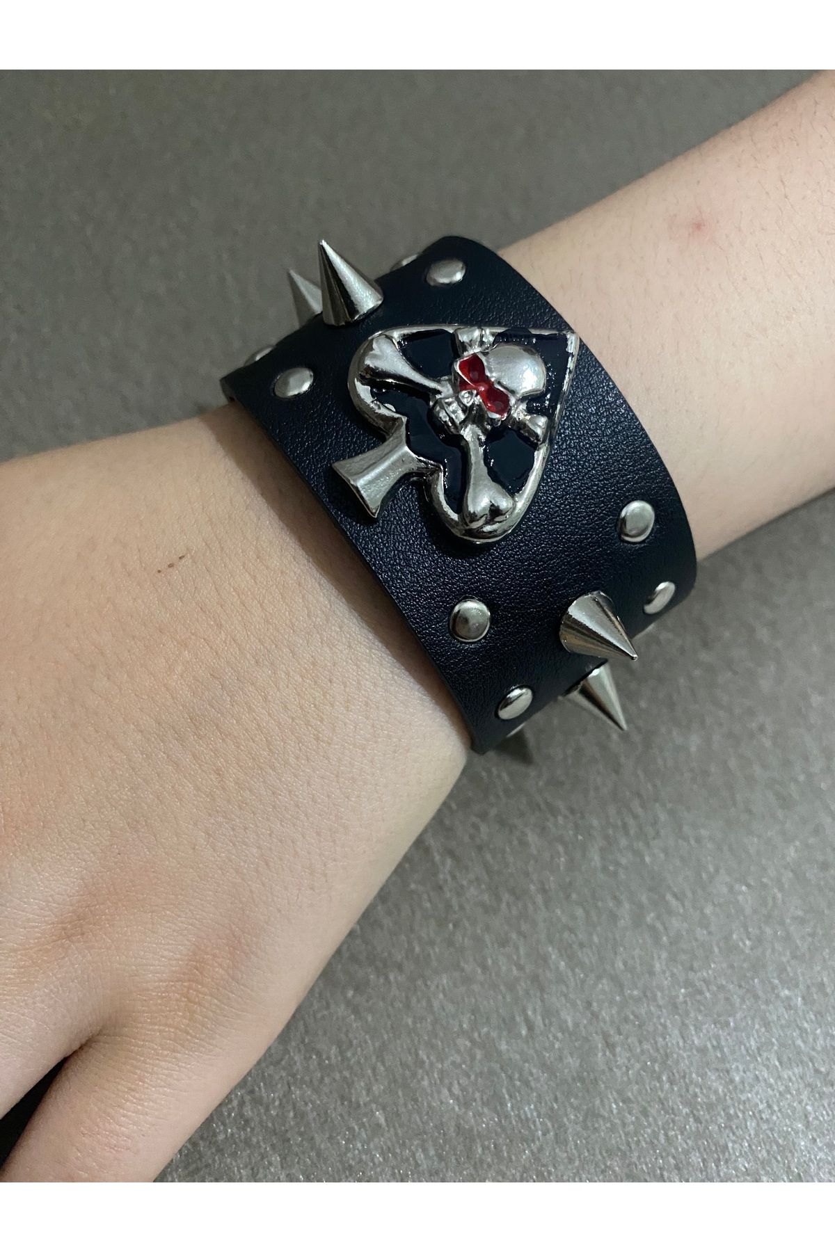 Aksabeltchokers 4.cm aksesuarlı metalci punk bileklik