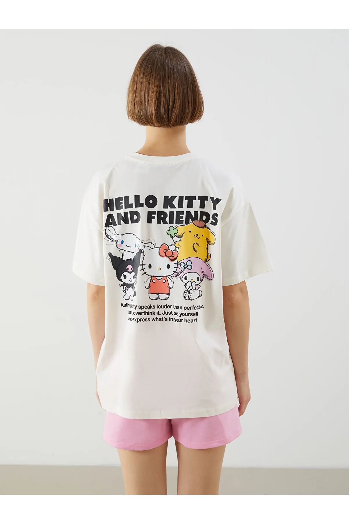 LC Waikiki Bisiklet Yaka Hello Kitty Baskılı Kadın Tişört