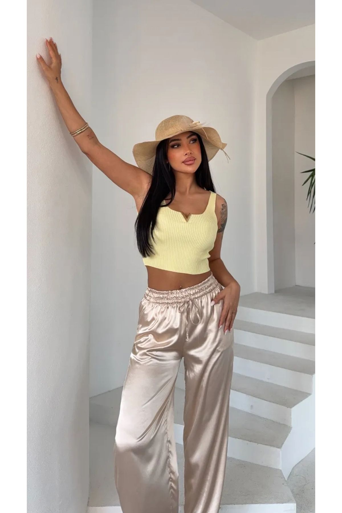 Noi Belis Askılı Aksesuar Detaylı Crop Boy İnce Yazlık Bluz SS25BZ0014