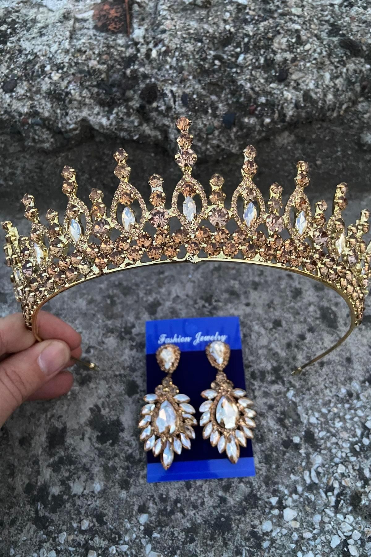 Hobigram Abrienda Gold Gelin Kına Tacı Özel Gün Aksesuar Kadın Taç Ve Geniş Mekik Küpe Takımı