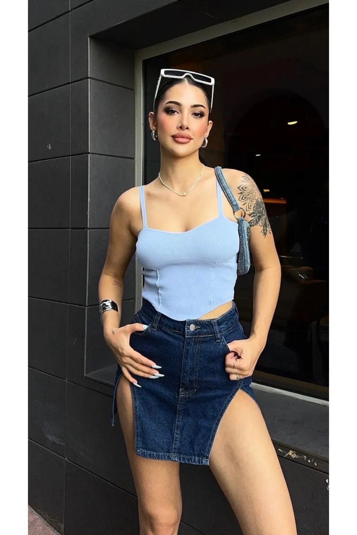 Noi Belis Crop V Yaka Korse Detaylı Askılı İnce Yazlık Bluz SS25BZ0021