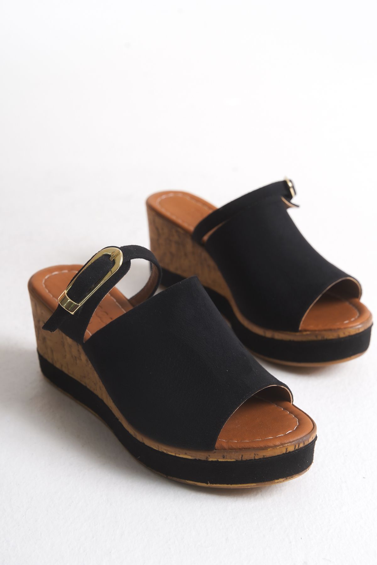 Shoesers Kadın Özel Tasarım Aksesuarlı Tek Bantlı Dolgu Topuklu Süet Terlik