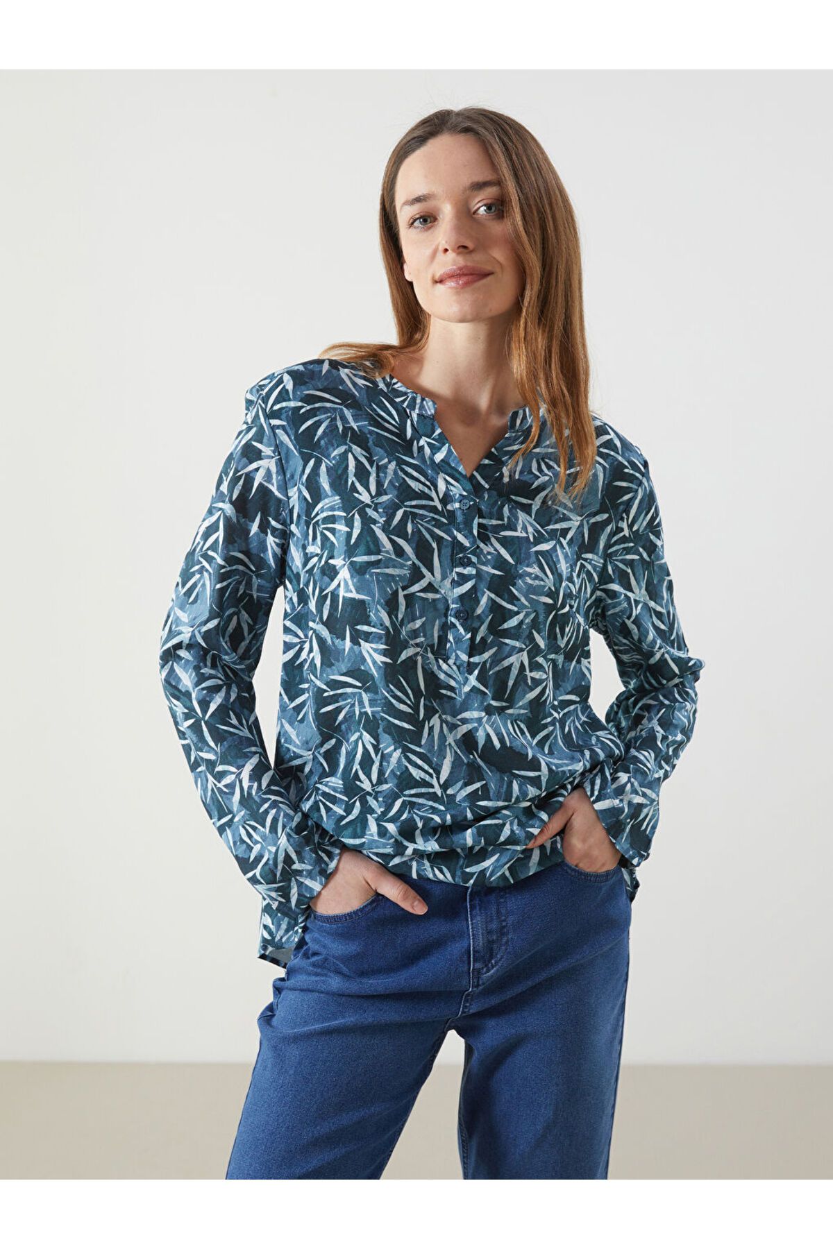 LC Waikiki LCW ECO Yeşil Kaçık Yaka Çiçekli Kadın Bluz S5M290Z8NVY25