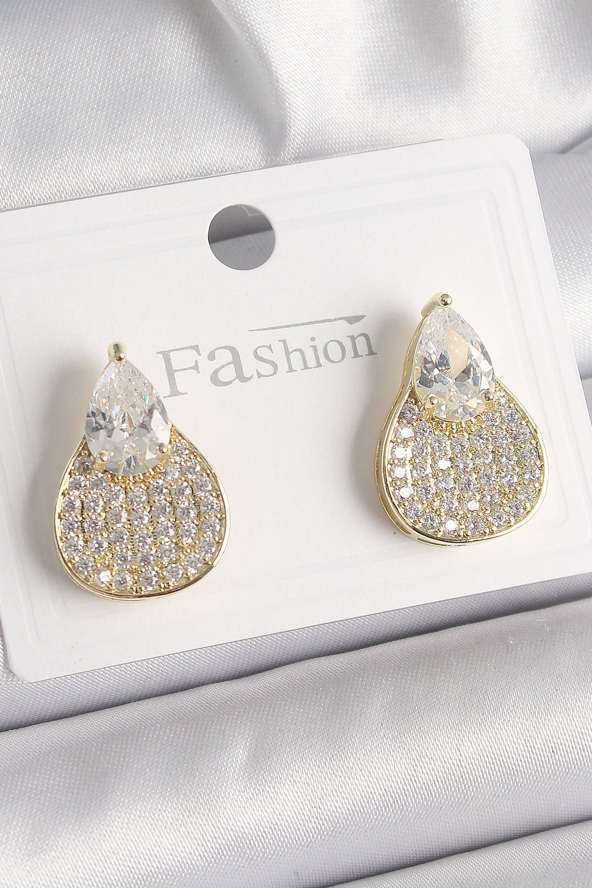 ShopZum Pirinç Gold Renk Zirkon Taşlı Damla Model Kadın Küpe
