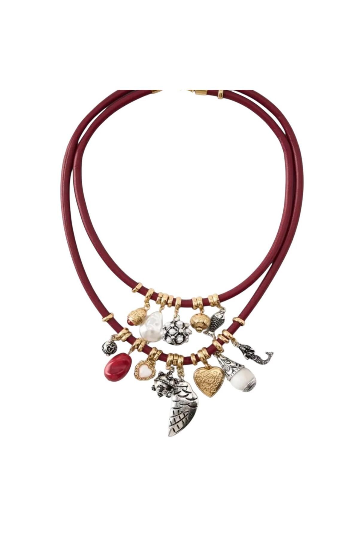 neslyaccessories İkili Balık Charm Detaylı Kırmızı Deri Kolye – Altın Gümüş Karışık Figürlü Tasarım