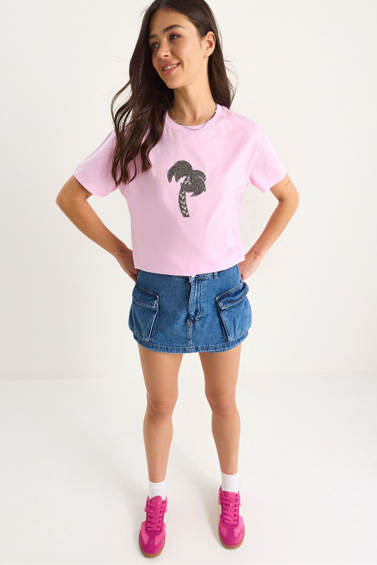 Bianco Lucci Kadın %100 Pamuk Bisiklet Yaka Palmiye Taş Aksesuarlı Rahat Kalıp T-Shirt 60602067