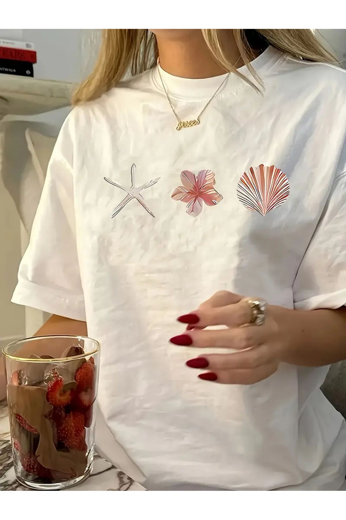ALİKA Kadın Beyaz Deniz Kabugu Baskılı Oversize Rahat Kesim Şık T-shirt