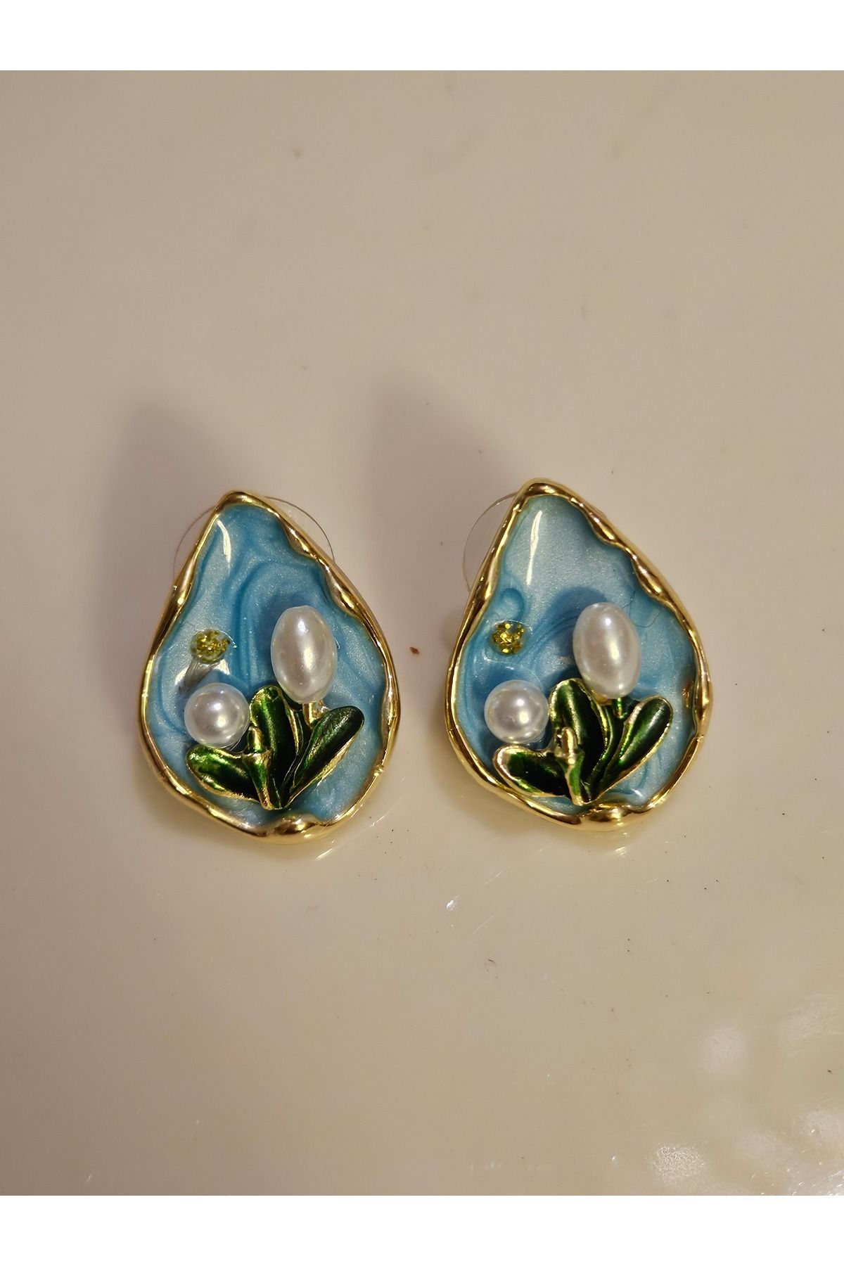 Parıltı Vintage Damla Çiçekli Gold Detaylı Çivi Kadın Küpe