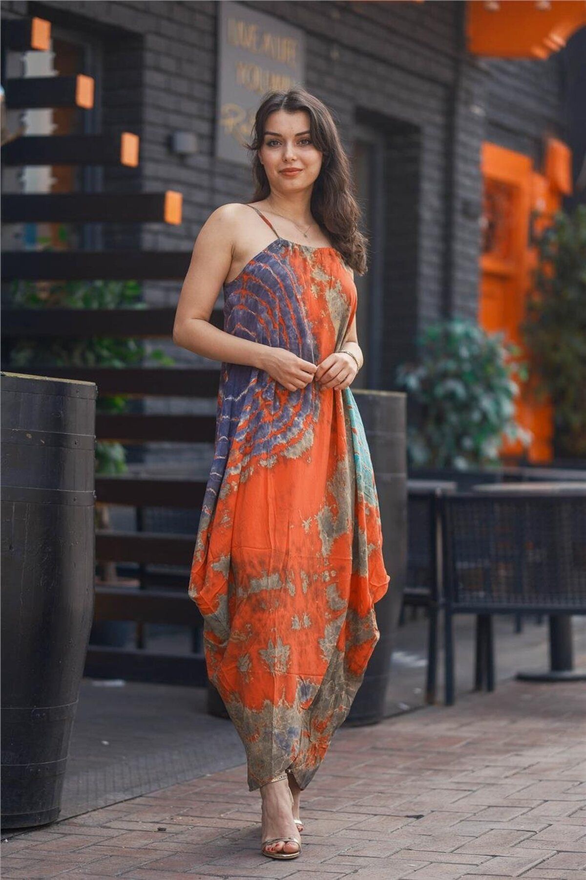 Miss Boheme Turuncu Renk Batik Desenli Yırtmaç Detaylı Bohem Elbise