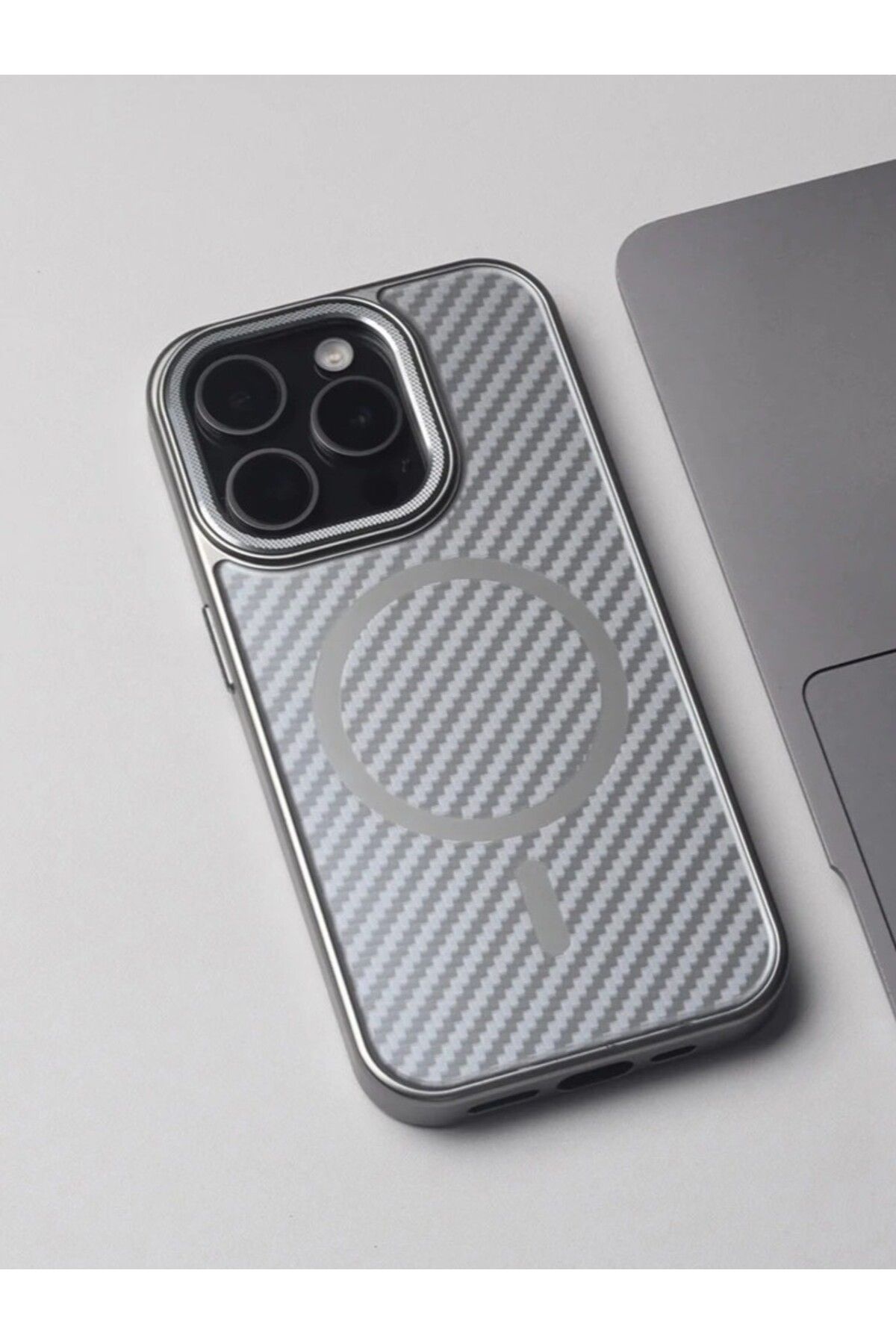 Paladyum Case iPhone 15 Pro Uyumlu Titanyum Gri Karbon Fiber MagSafe Özellikli Kılıf