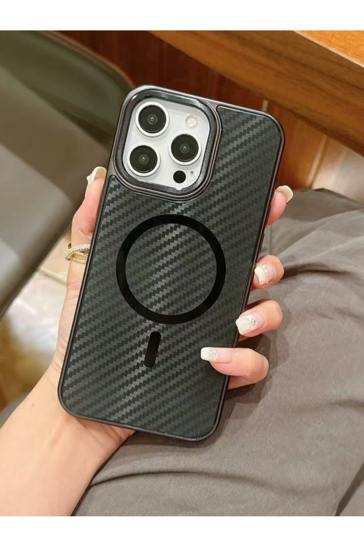 Paladyum Case iPhone 15 Pro Uyumlu Titanyum Siyah Karbon Fiber MagSafe Özellikli Kılıf