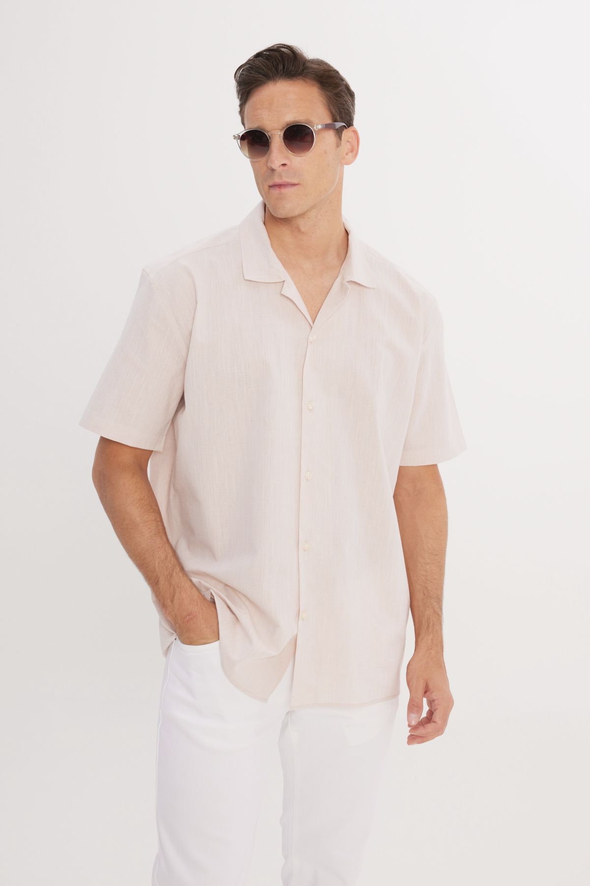AC&Co / Altınyıldız Classics Erkek Bej Pamuklu Keten Oversize Fit Bol Kesim Hawai Yaka Gömlek