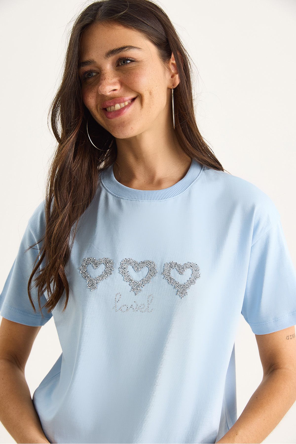 Bianco Lucci Kadın Taşlı Kalp Aksesuarlı Normal Kalıp Pamuklu T-Shirt 60602069