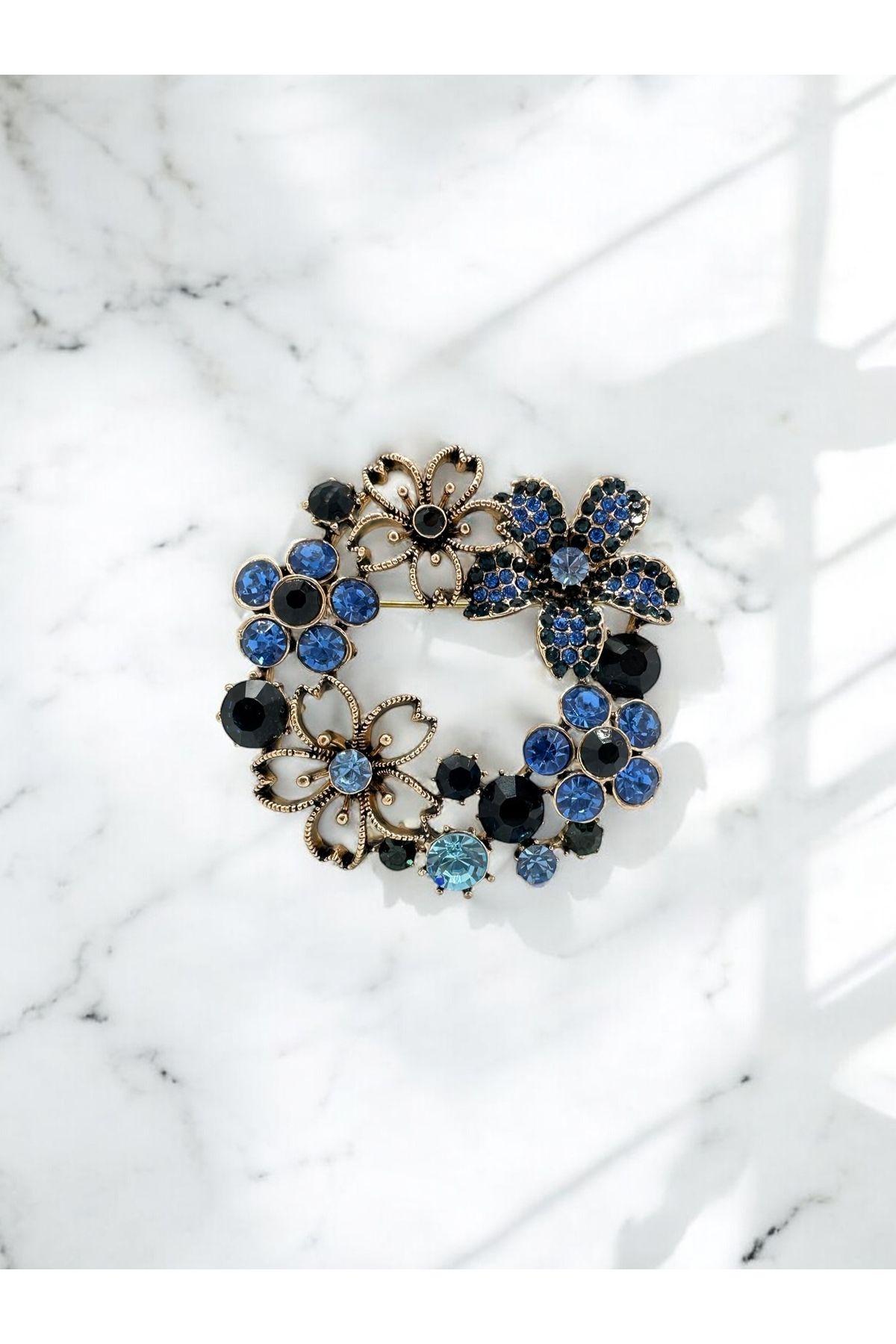 FUYA JEWELLERY Çiçek Motif Çelenk Broş