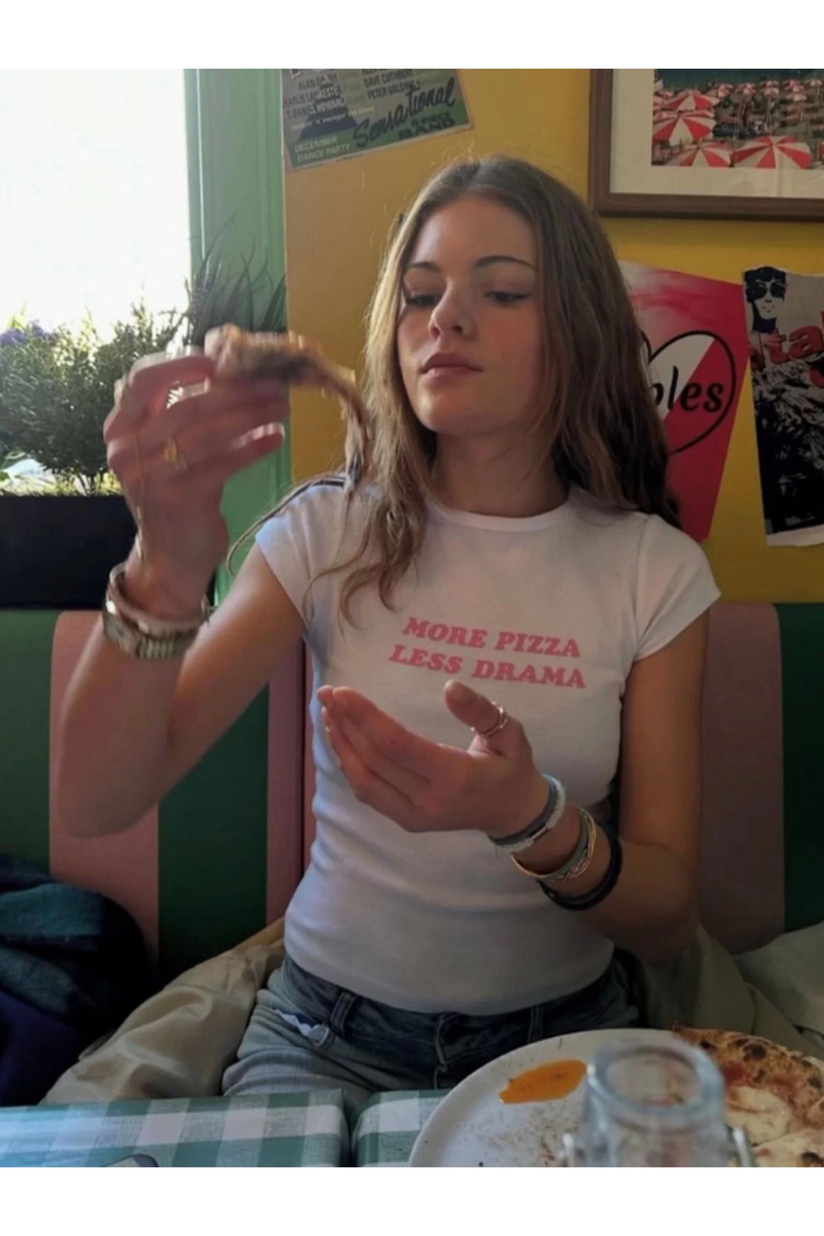 DEEFWEAR DREICH MORE PIZZA LESS DRAMA BASKILI BEYAZ CROP