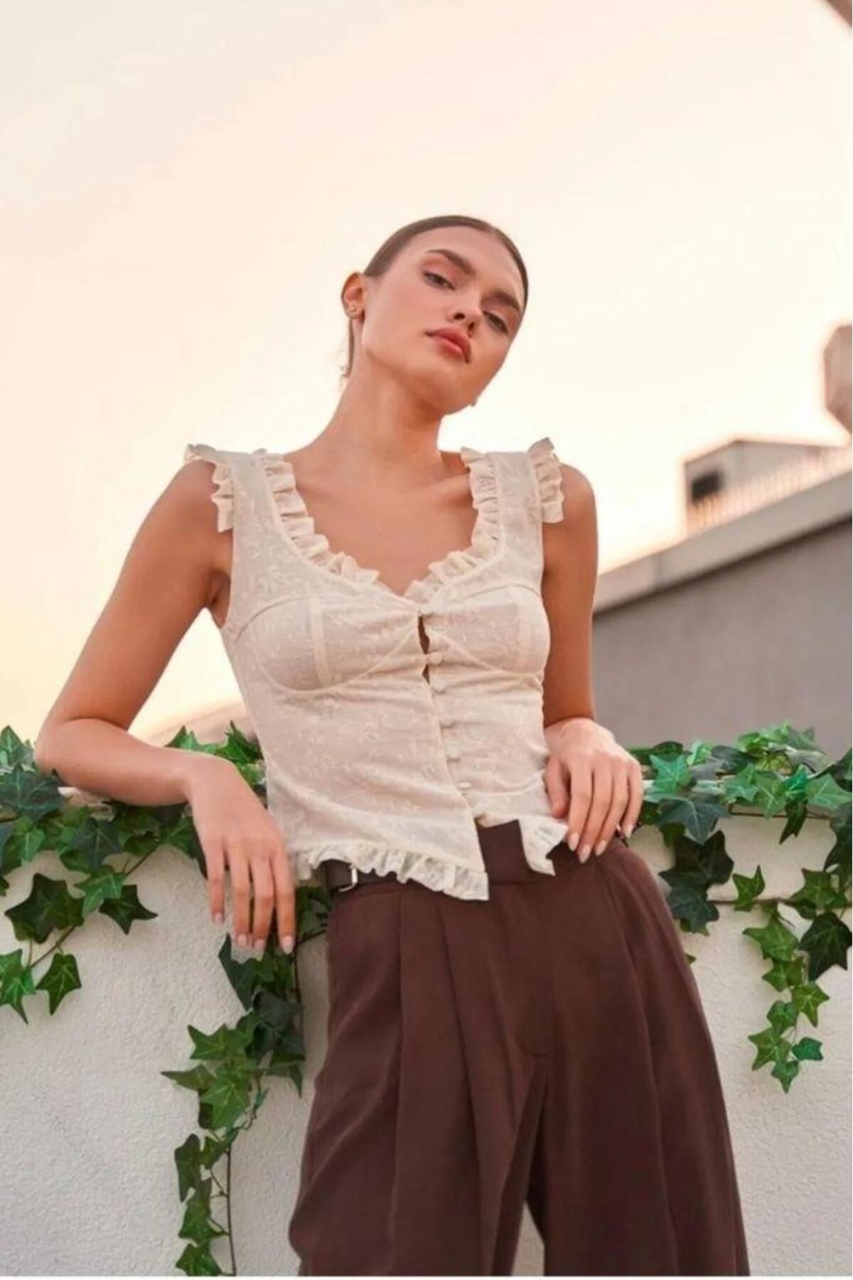 Lefon Kadın Fırfır Detaylı Dantel Bluz 060276
