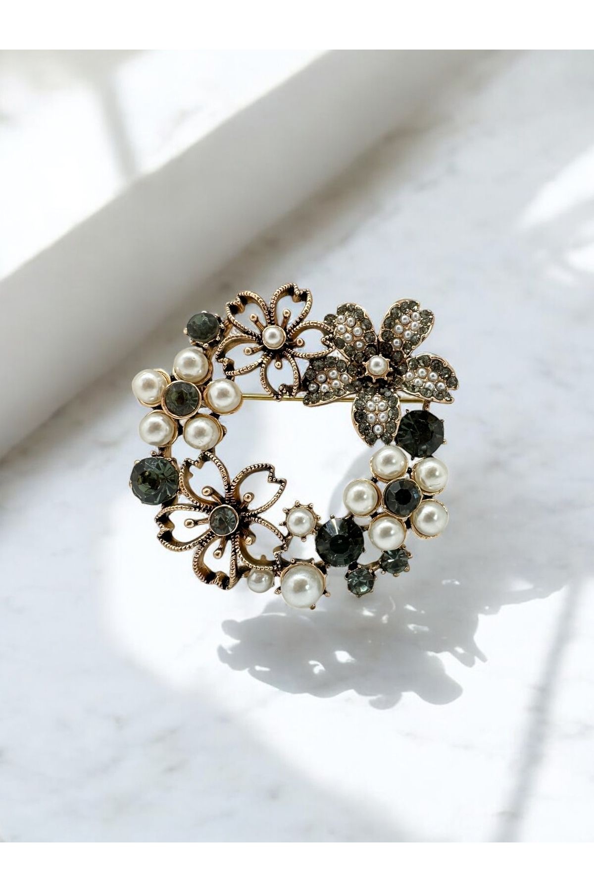 FUYA JEWELLERY Çiçek Motif Çelenk Broş