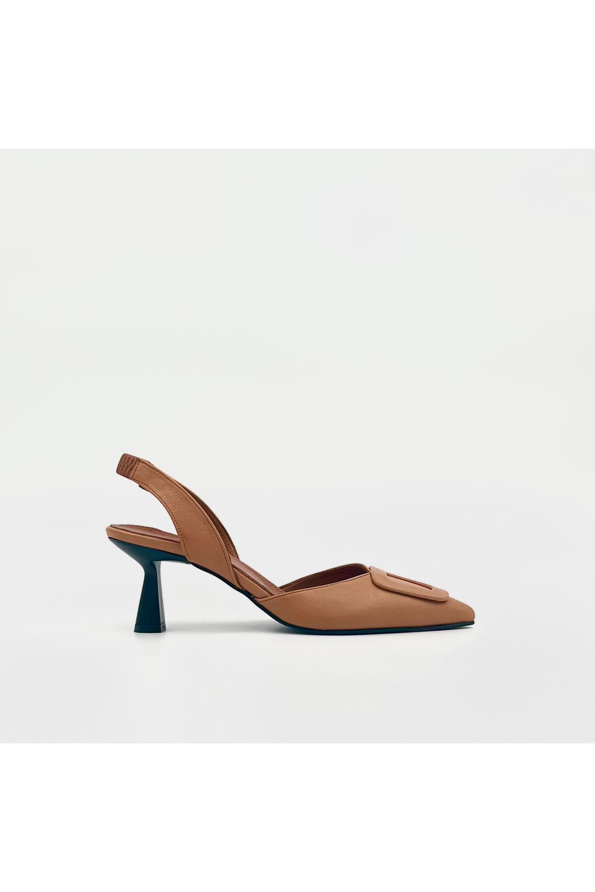 Folle Taba Renk Hakiki Deri Topuklu Slingback Ayakkabı – Modern Tokalı Tasarım