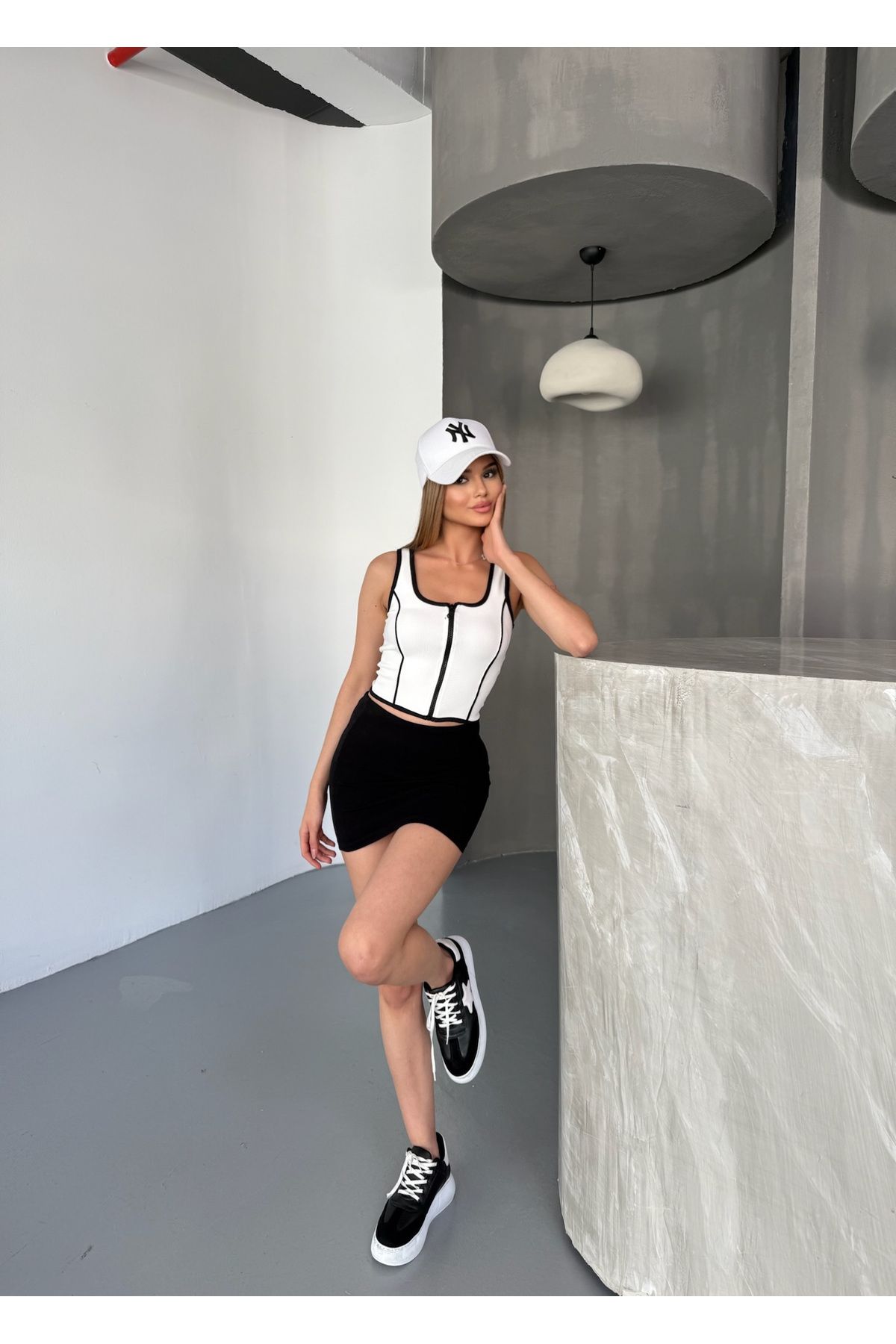 bisantana Fermuarlı Biyeli Crop Atlet