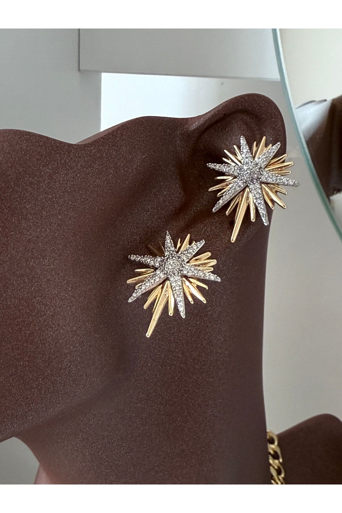 ACCESSORYHUB Zirkon Taşlı Parlayan Yıldız Küpe – Altın & Gümüş Renkli