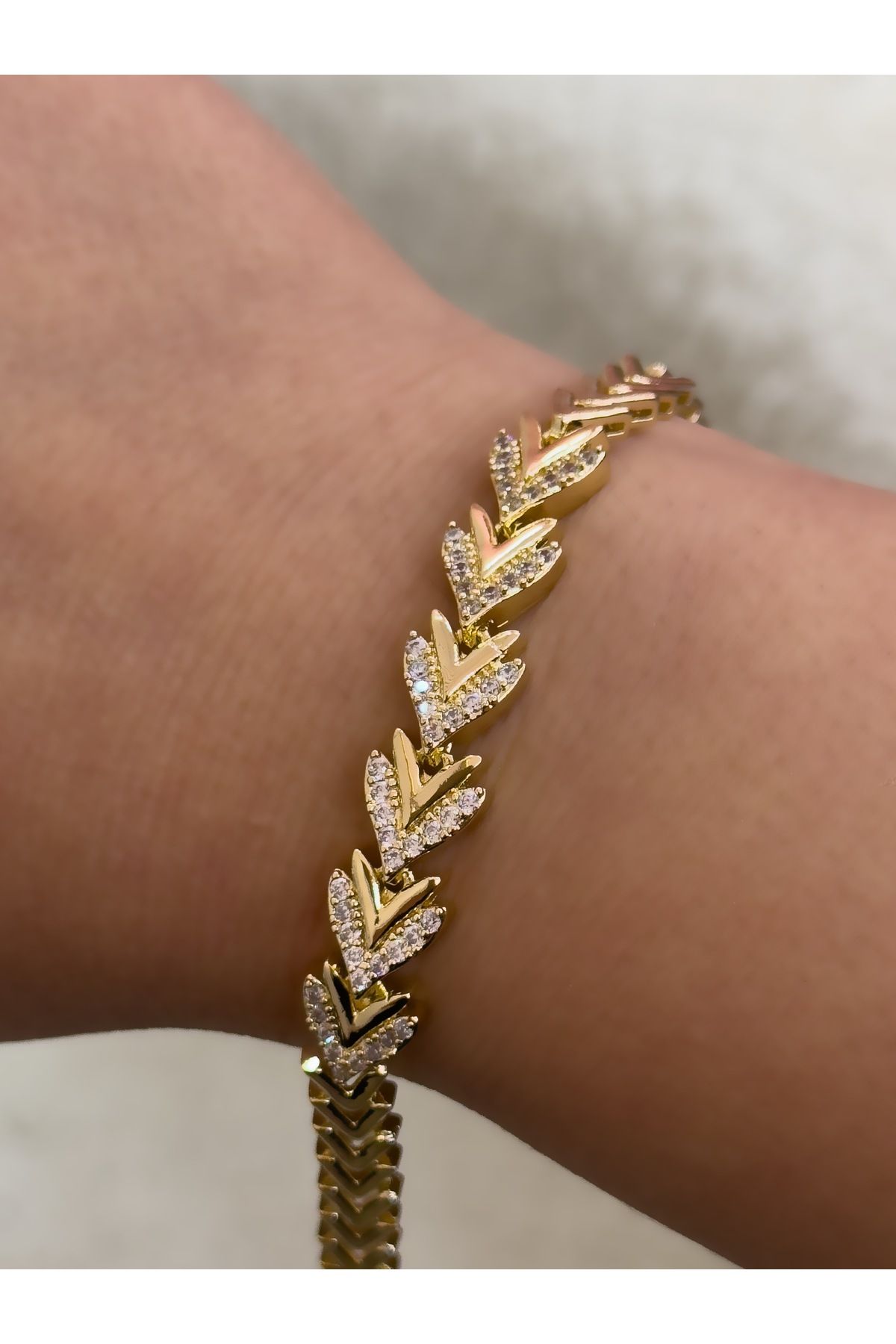 Hicrans Takı TAŞLI V MODEL GOLD 14K ÇELİK BİLEKLİK