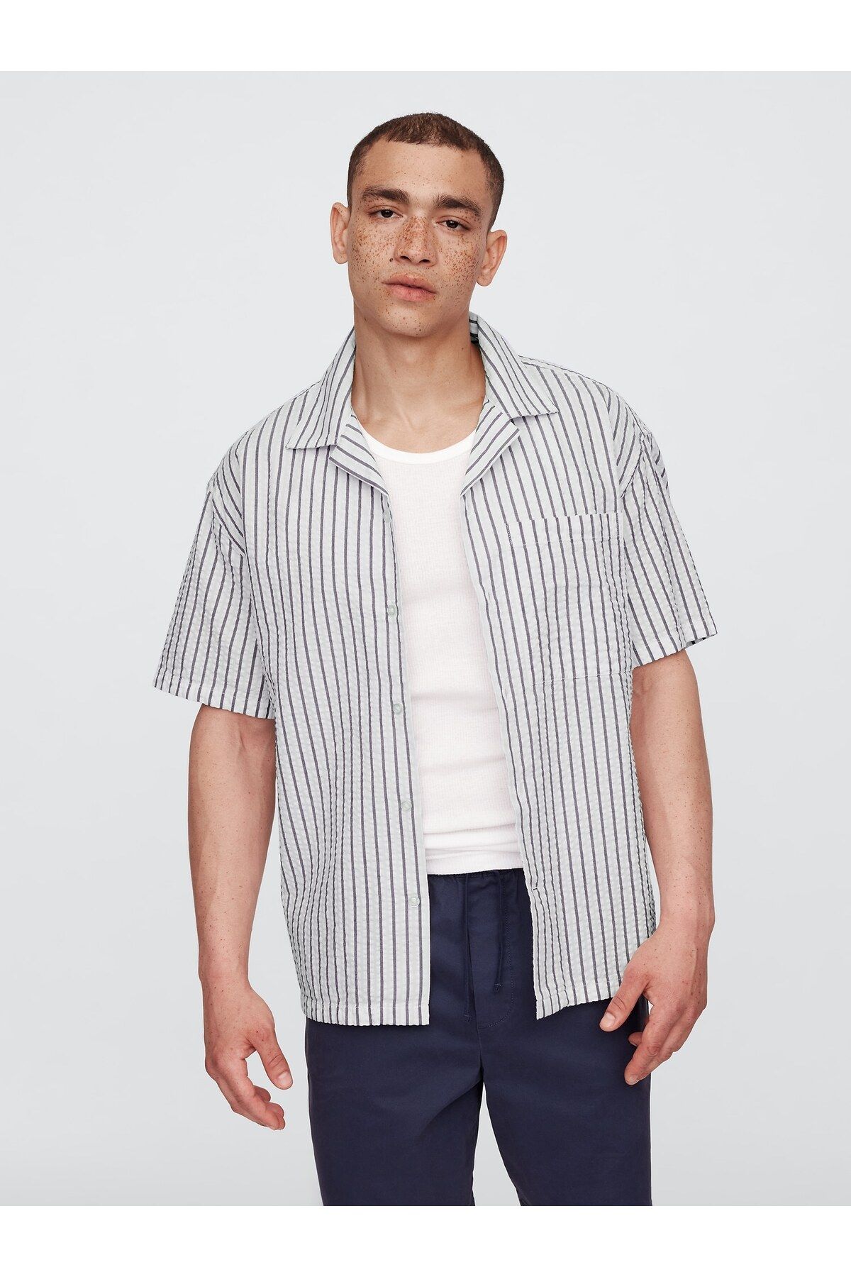 GAP Erkek Beyaz Seersucker Boxy Fit Gömlek