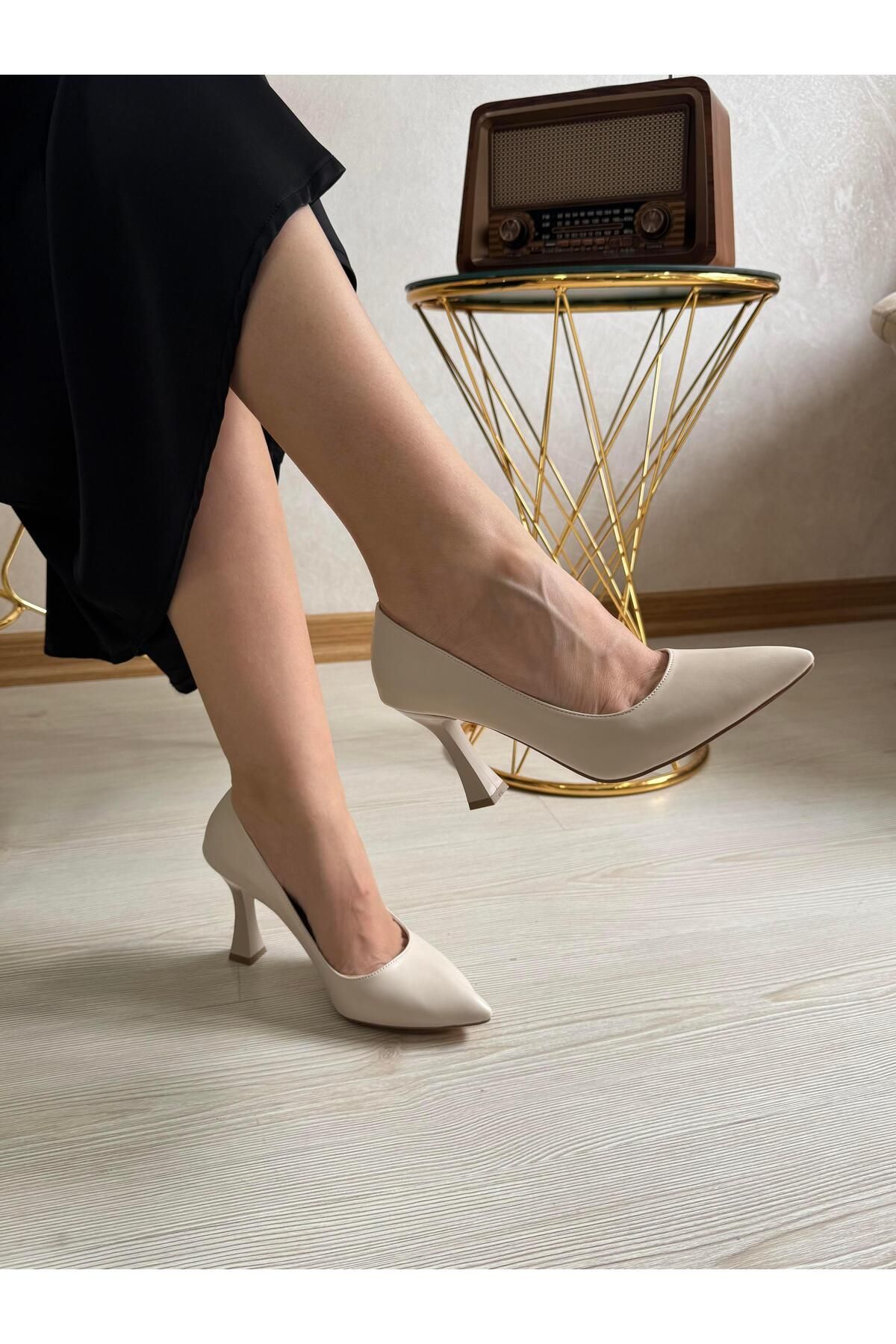 DERİ KABUSU Şampanya Topuklu Stiletto 999