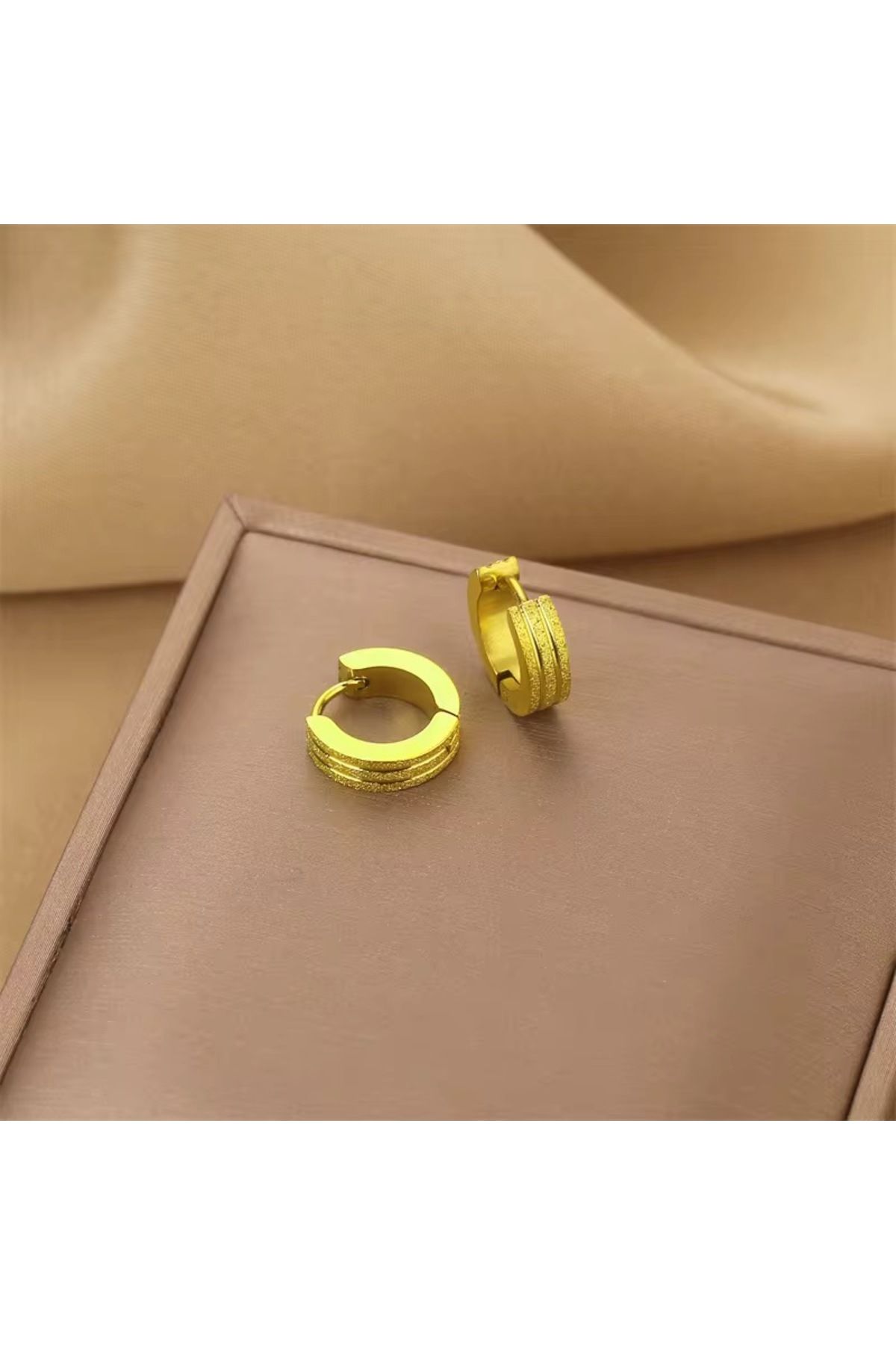 Siya Silver Kararmaz Çelik 3 Şeritli Kumlu Minimal Halka Küpe-1,3 cm