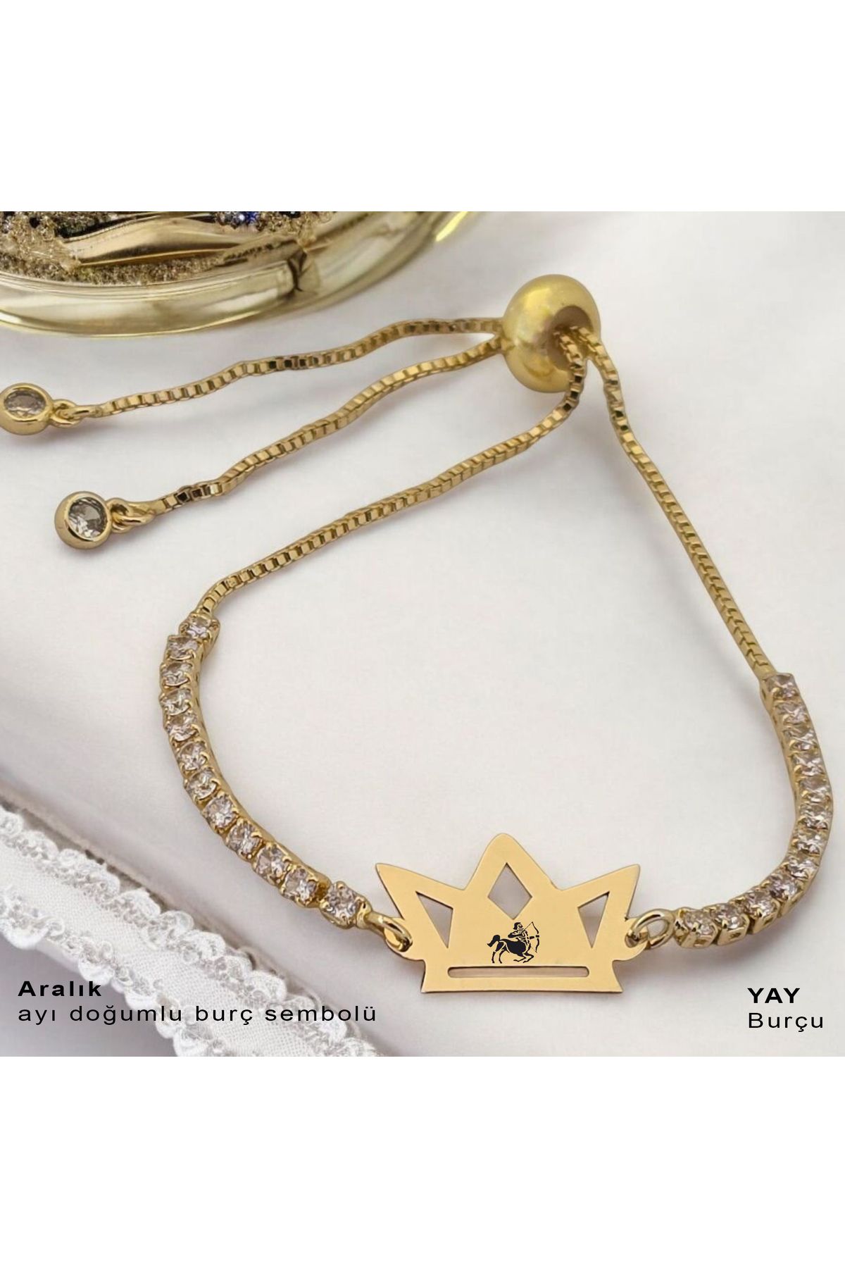 ARCHINO GOLD Yay Burçları İçin Zincirli Taç Motifli 14 Ayar Altın Plakalı Hediye Bileklik-471burç-beyaztaş