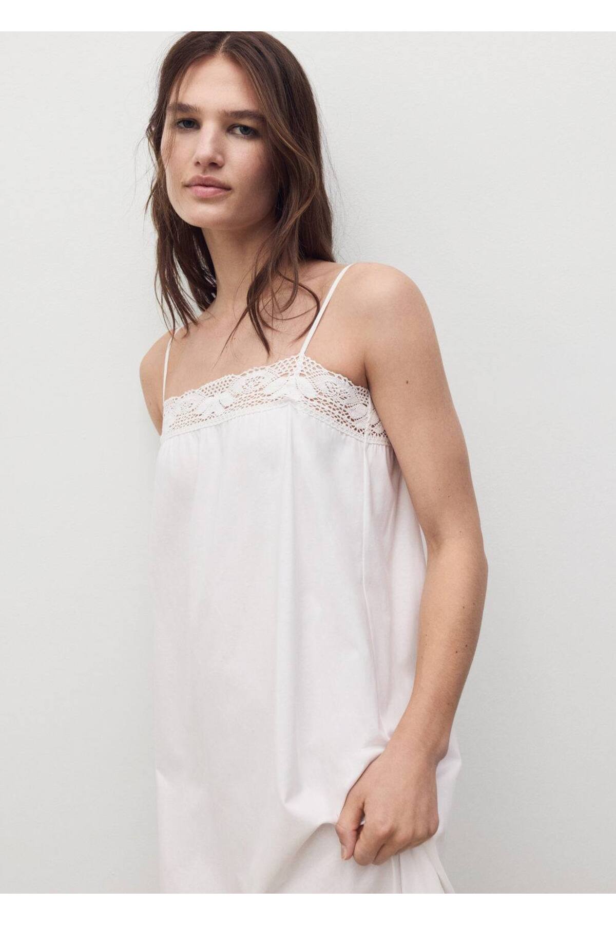 Pamuklu Dantel Detaylı Gecelik
