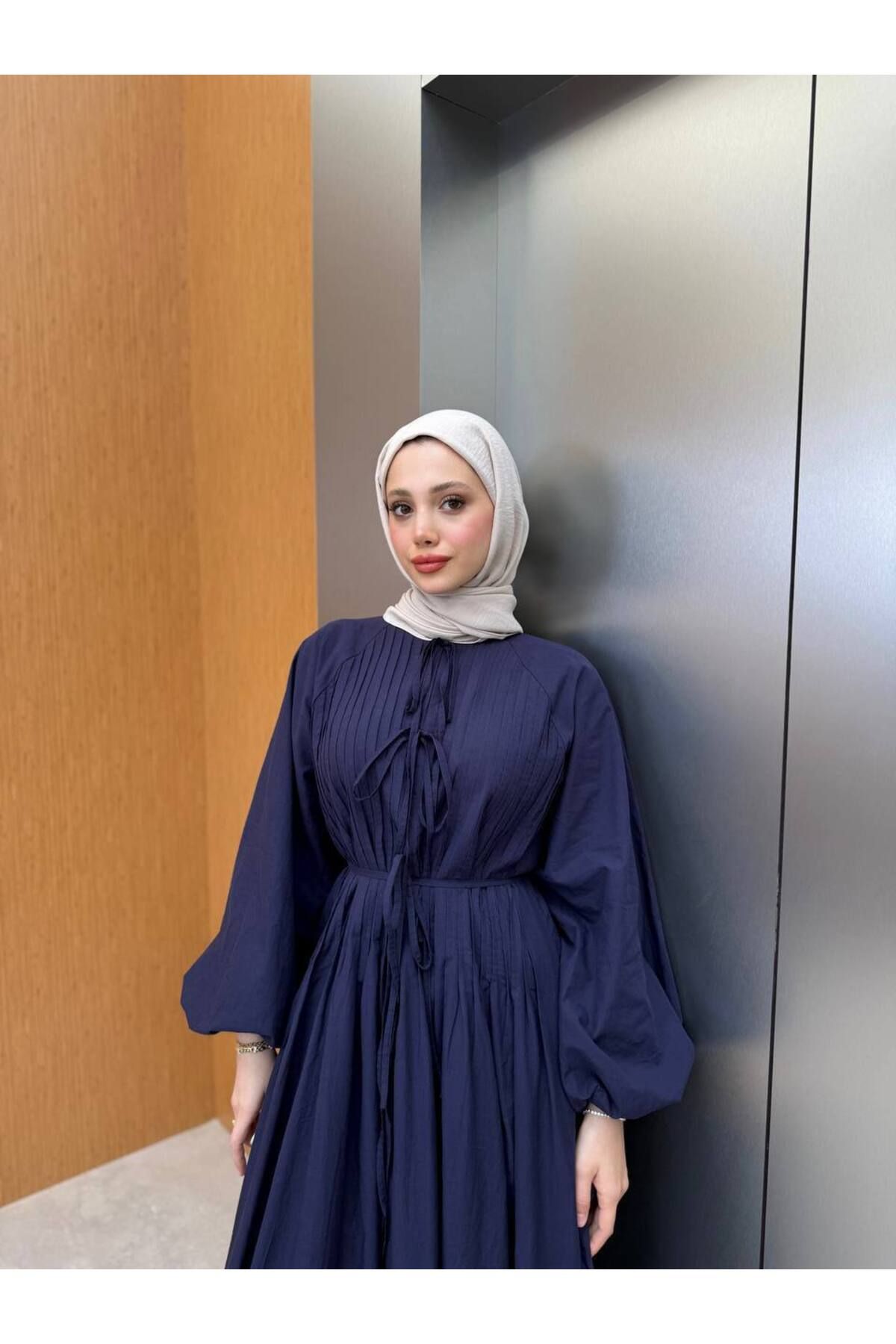 Butik Elegant Sheer Gown