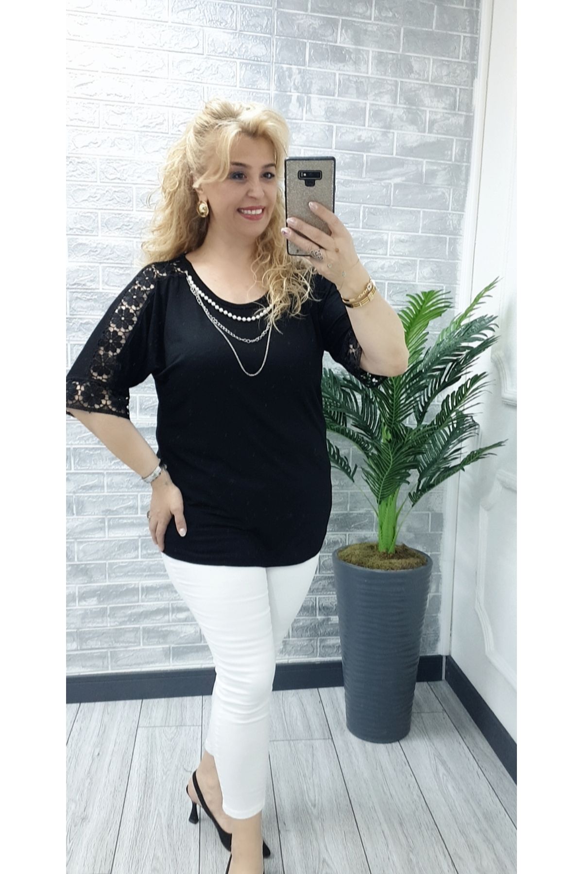 Esina Kadın Dantel ve İnci Kolye Detaylı Yarım Kol Viskon Bluz