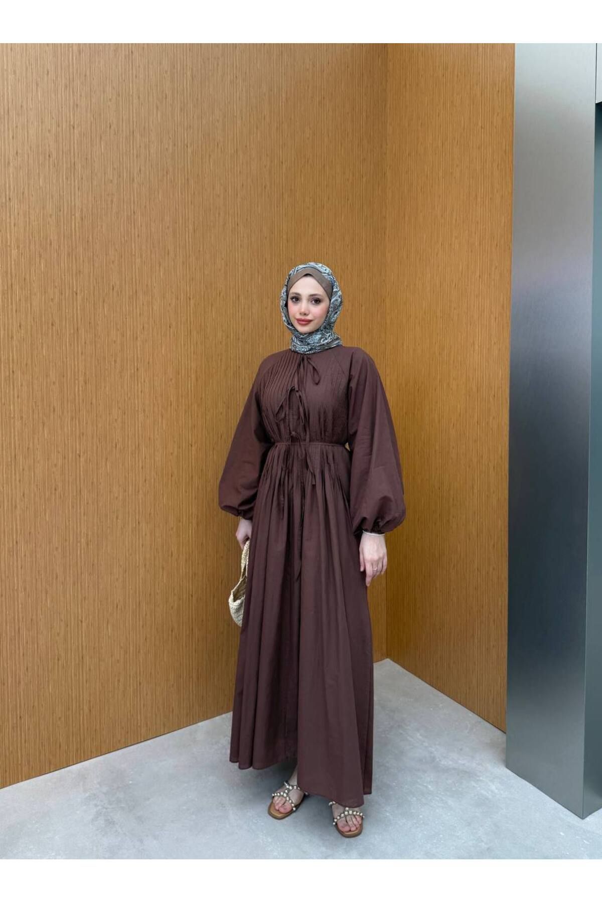 Butik Elegant Sheer Gown